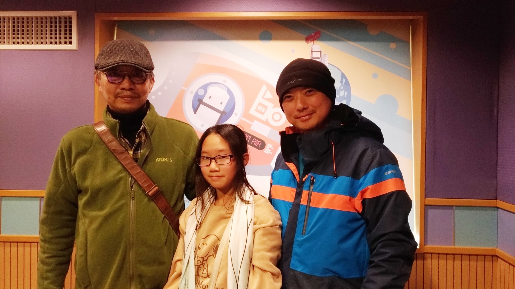 郭駿武秘書長(左)、黏黏(中)、黏爸(右)