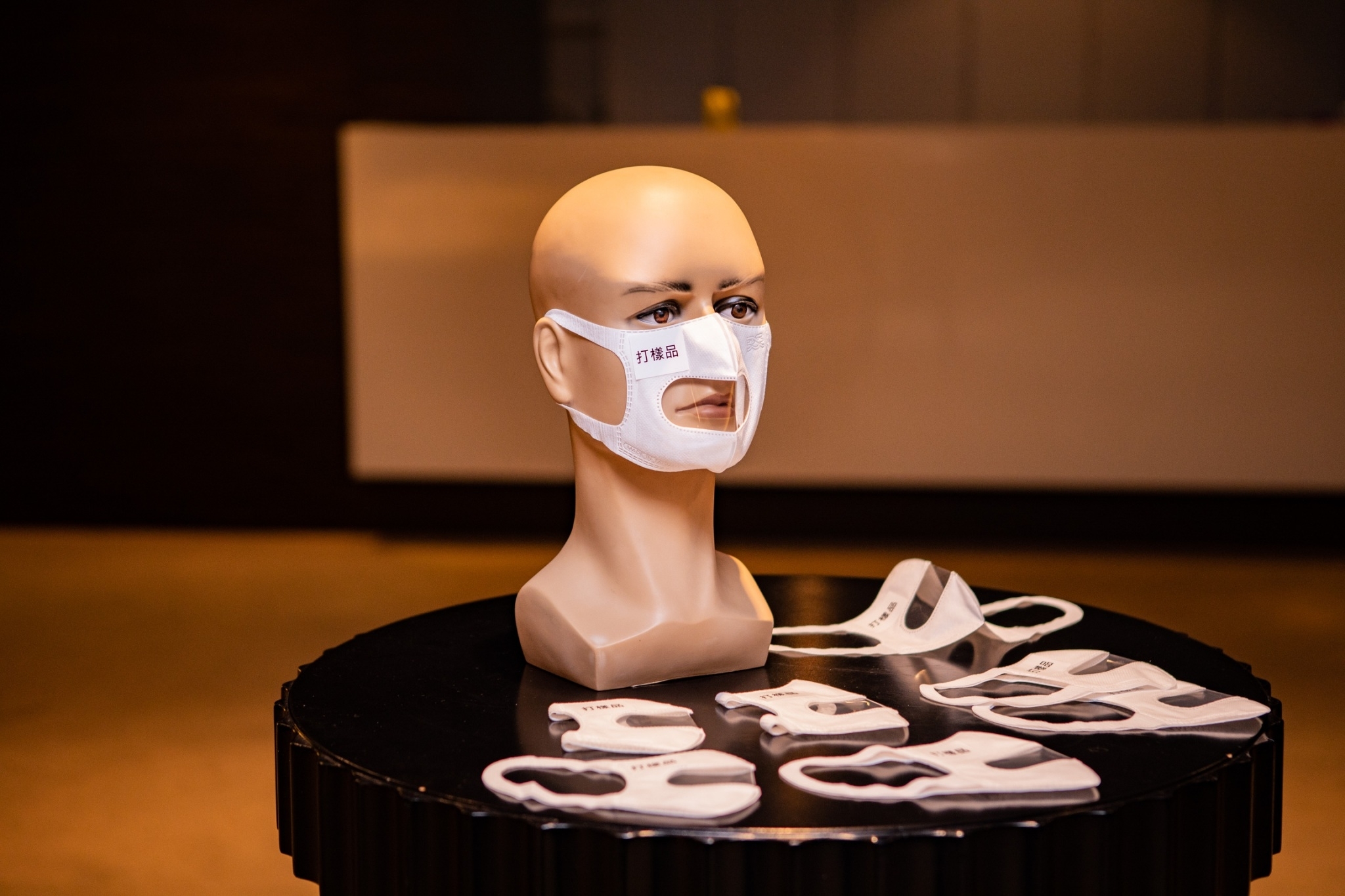 可看見嘴型的「透明口罩」樣品照