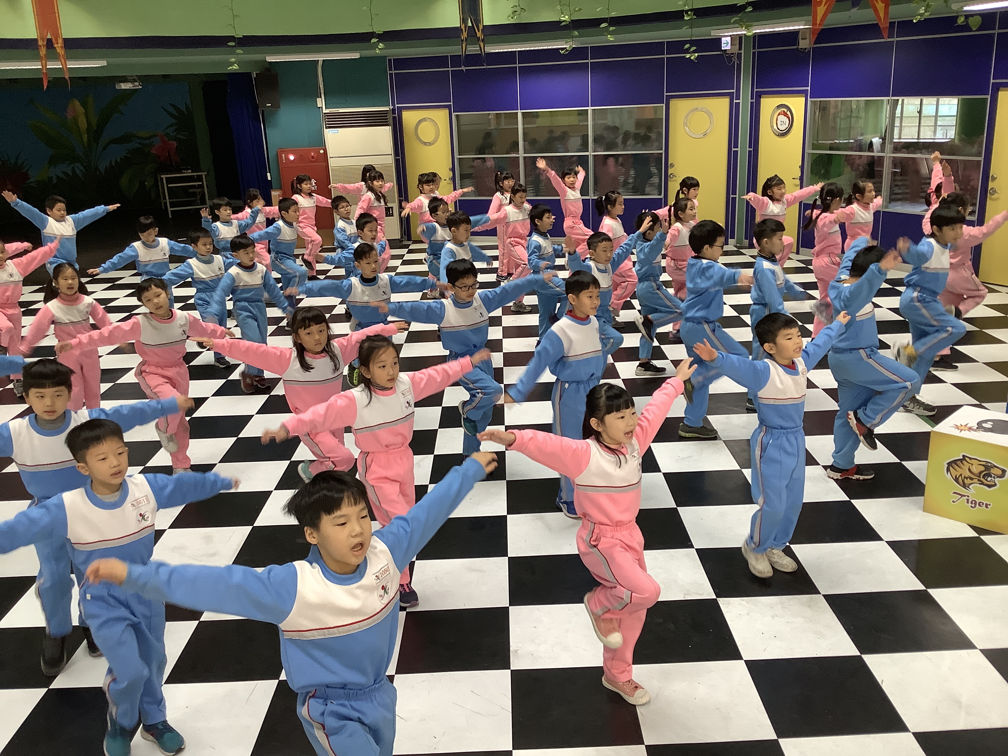 光復國小推雙語健身操  邊練身體邊學英文