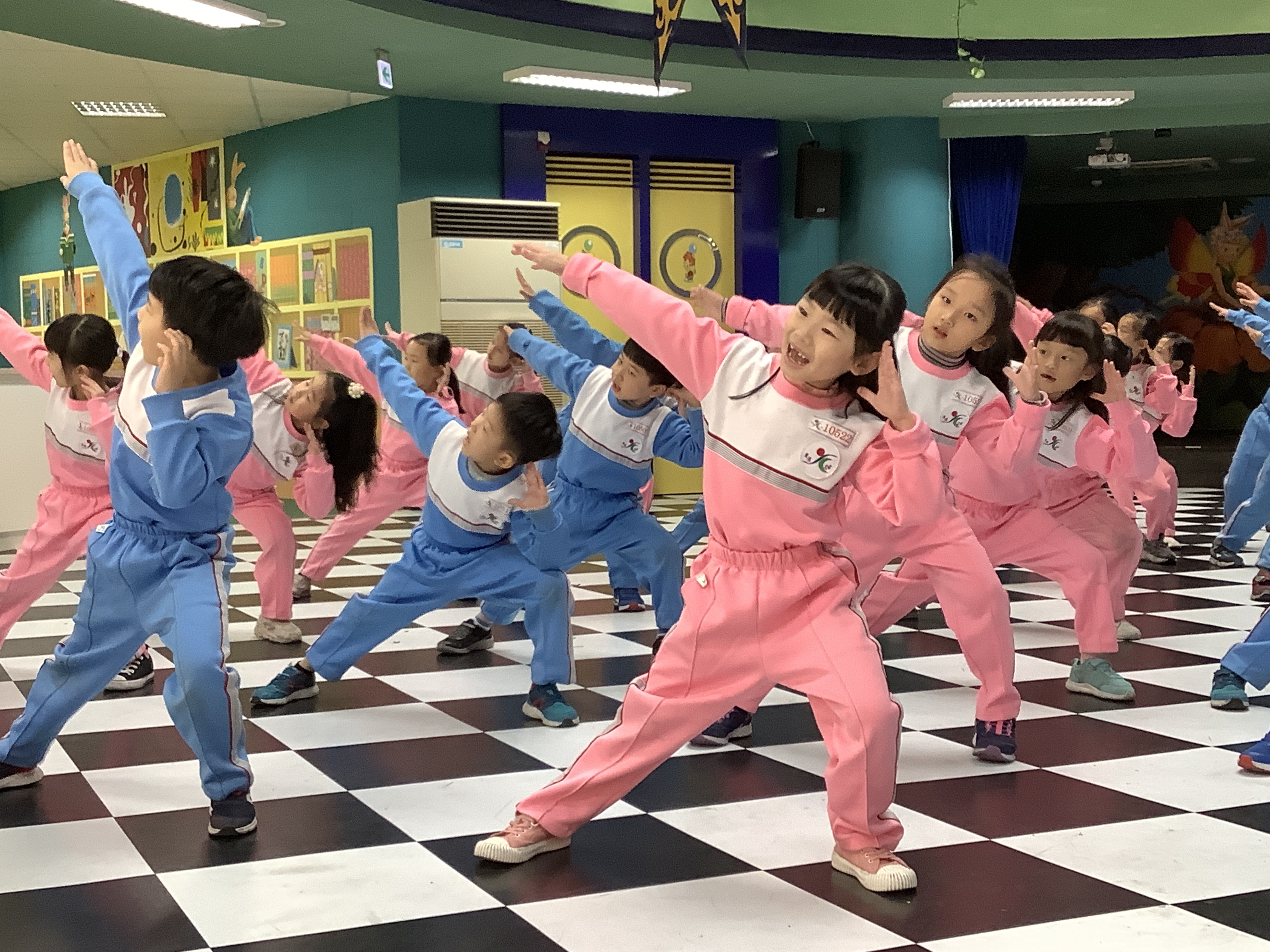 光復國小推雙語健身操  邊練身體邊學英文