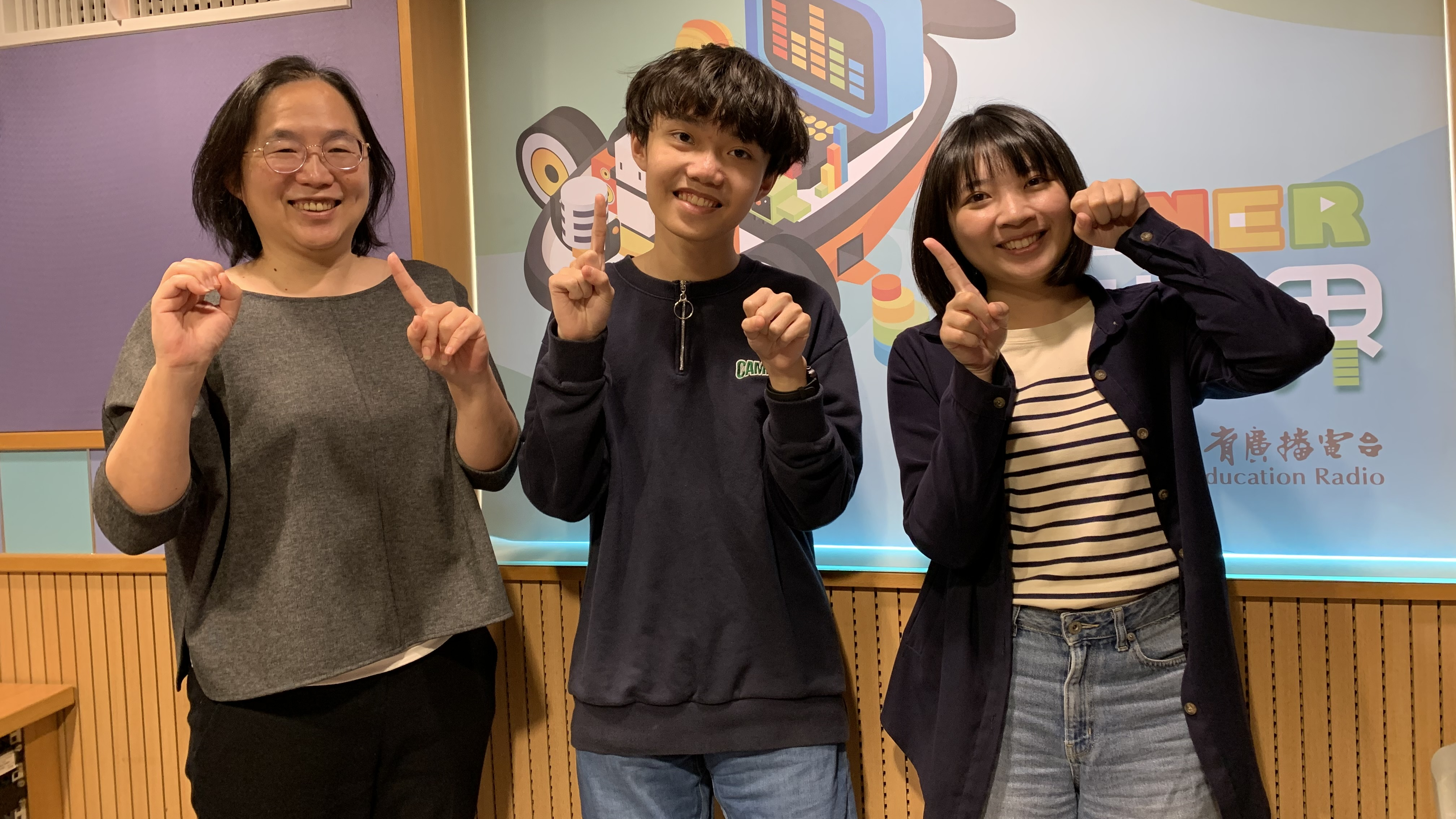 侯宜秀(左)、林奇葦(中)、林怡廷(右)。
