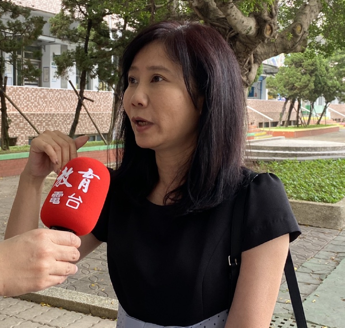 雨聲國小楊淑惠校長說明環島馬拉松活動