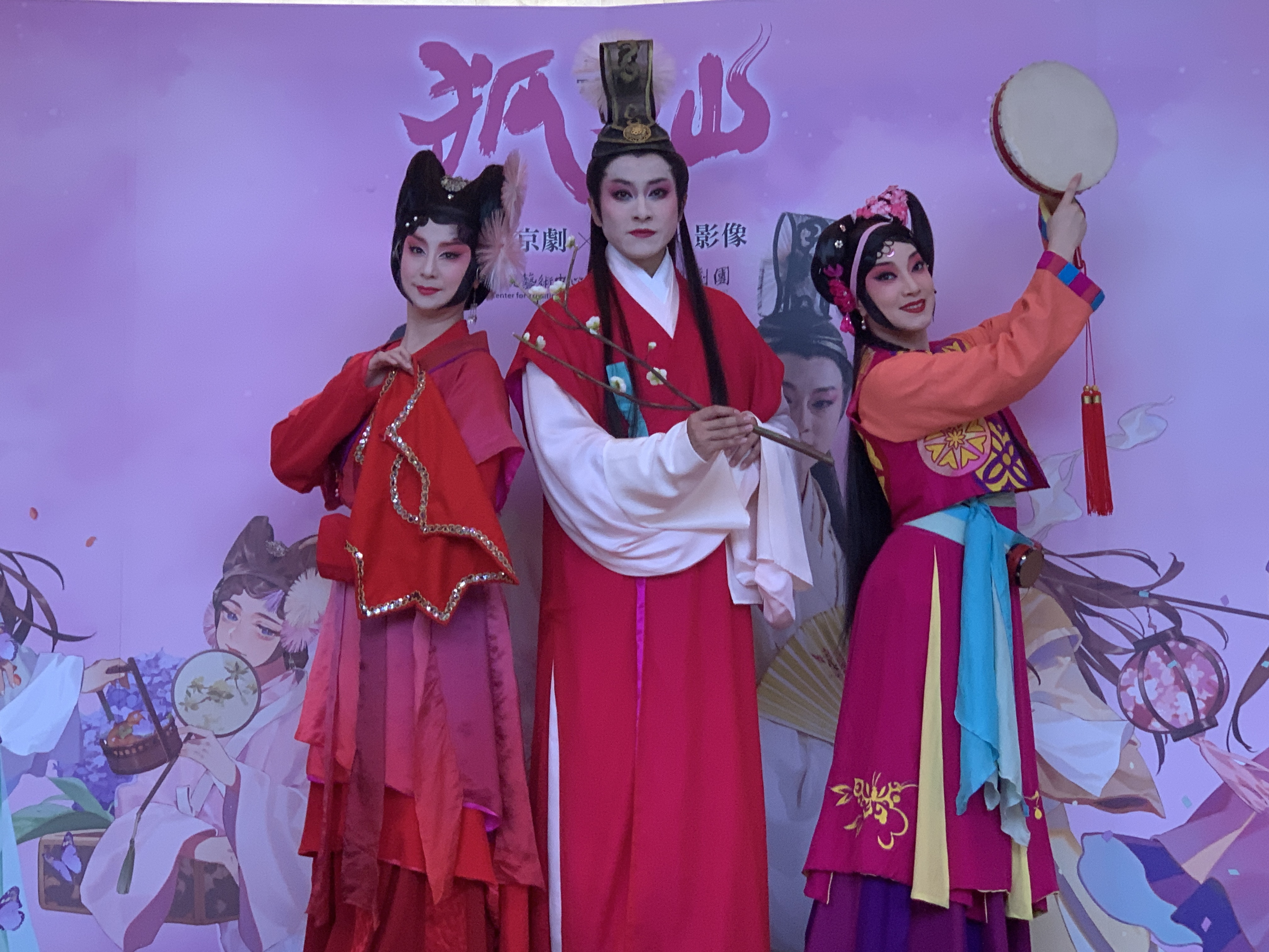 國光劇團《狐仙》打破傳統框架 融合京劇、科技、影像
