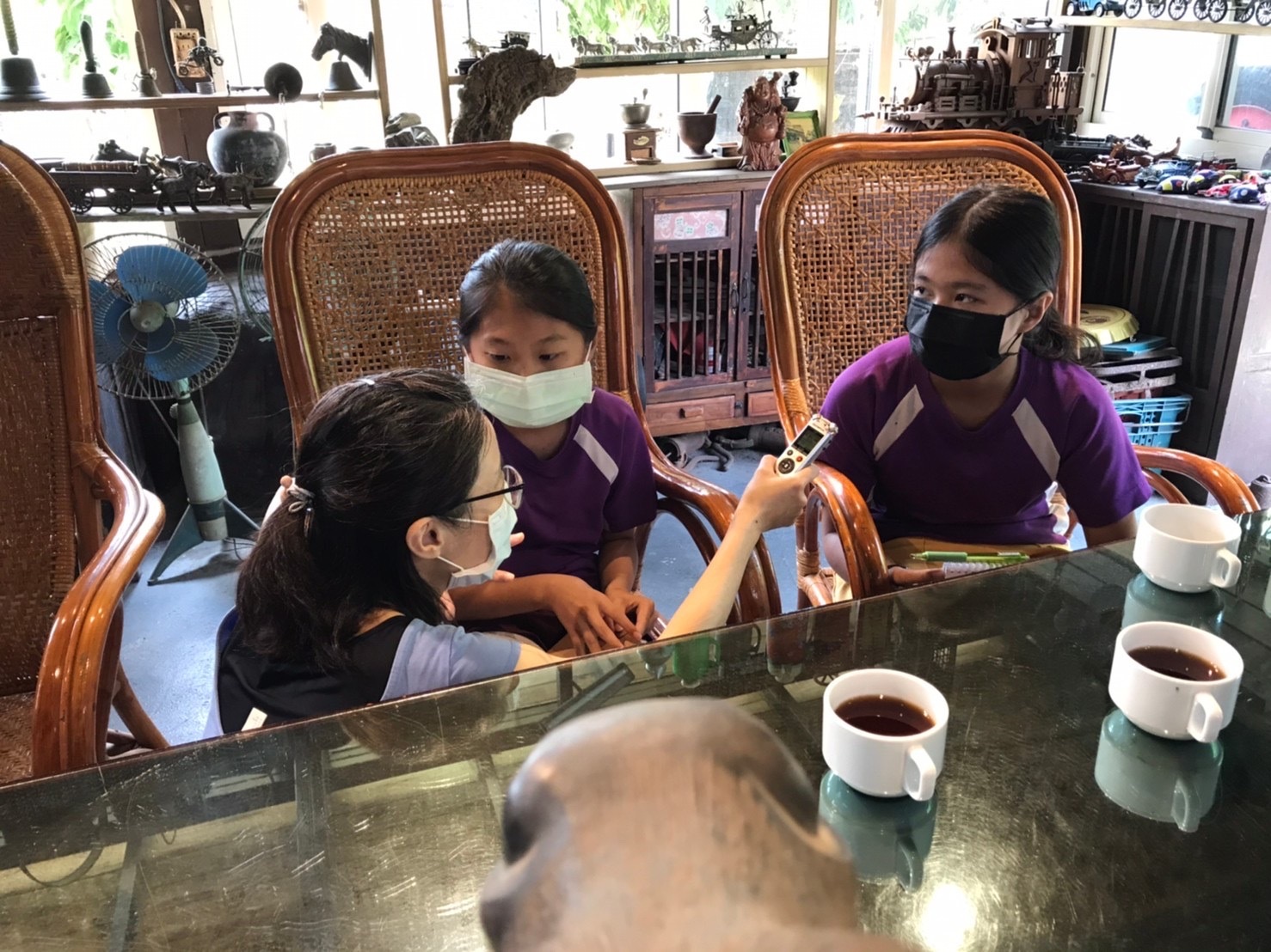 龍目國小學生黃凱琳與陳寶亘受訪分享