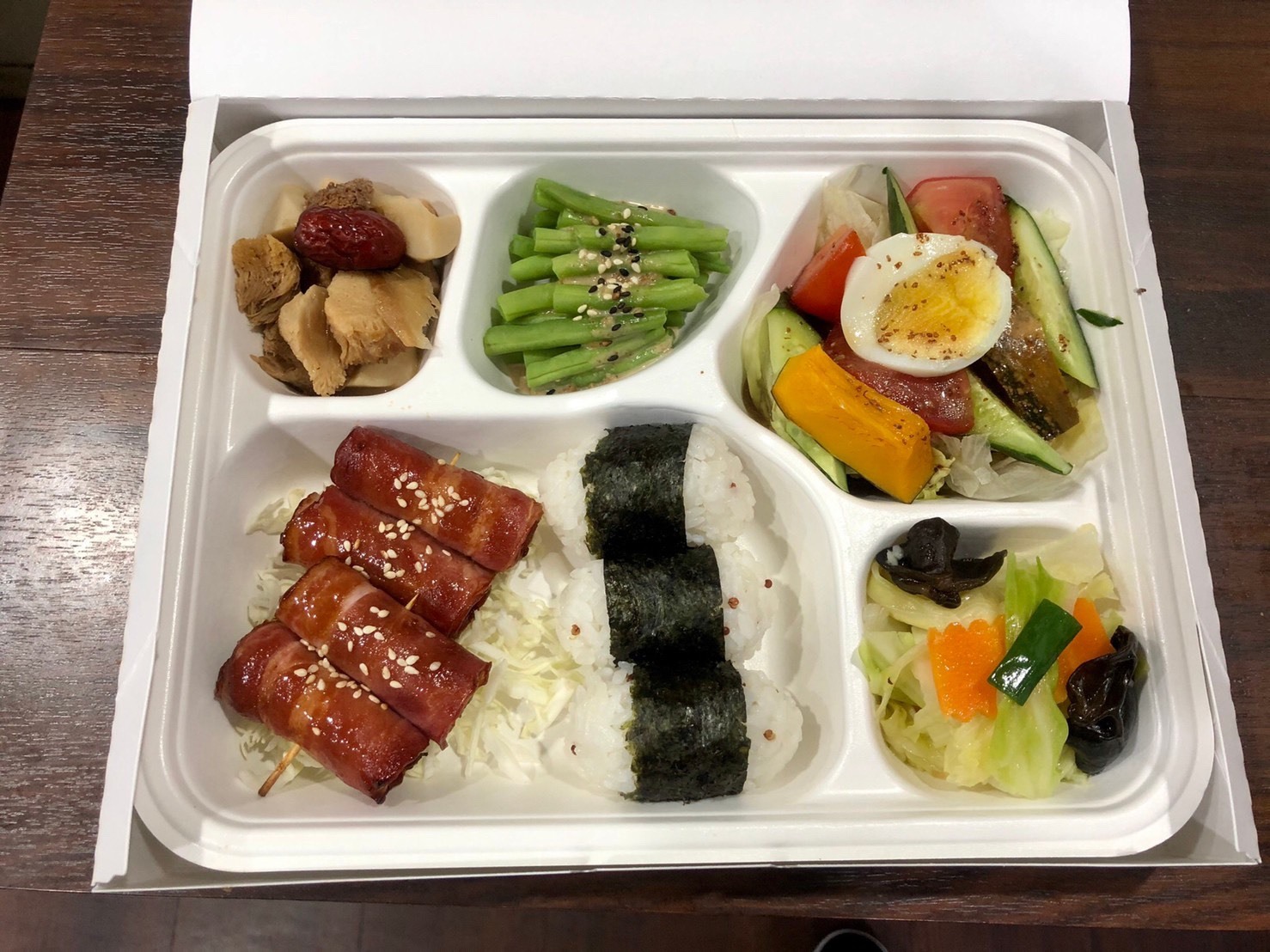 竹市防疫旅館供入住隔離者不同餐點。(新竹市政府提供)