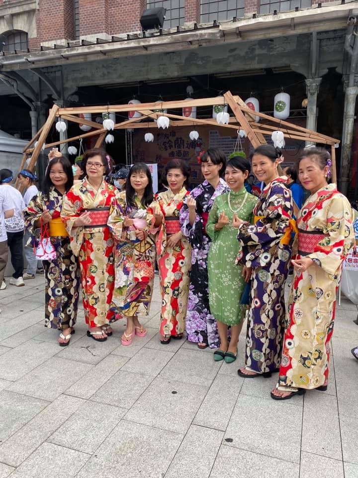 鈴蘭通散步納涼會盛況(圖片來源：陳冬梅臉書)