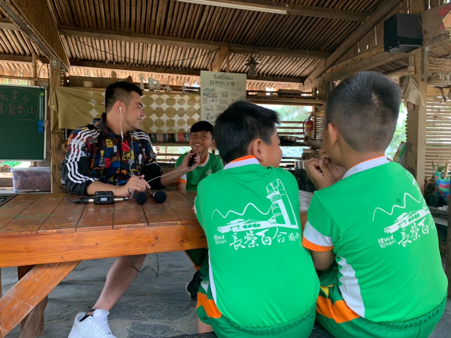 單元主持人外訪長榮百合學生