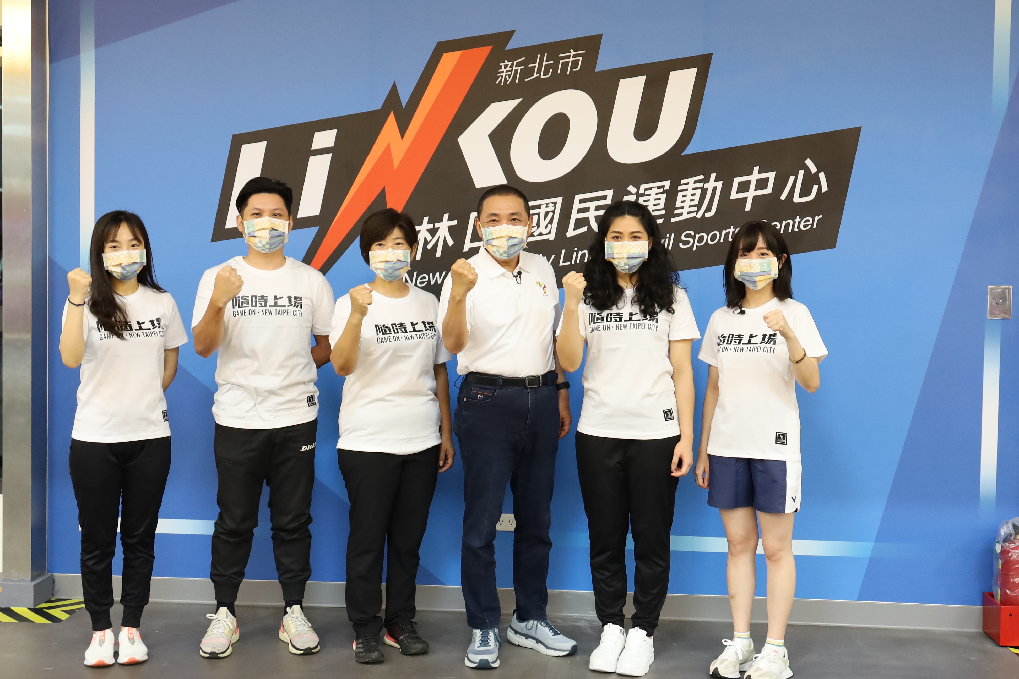 吳佳穎、杜禕依姿、市長、教練陳秋燕與選手郭冠廷跟劉皓甄來到林口運動中心射擊