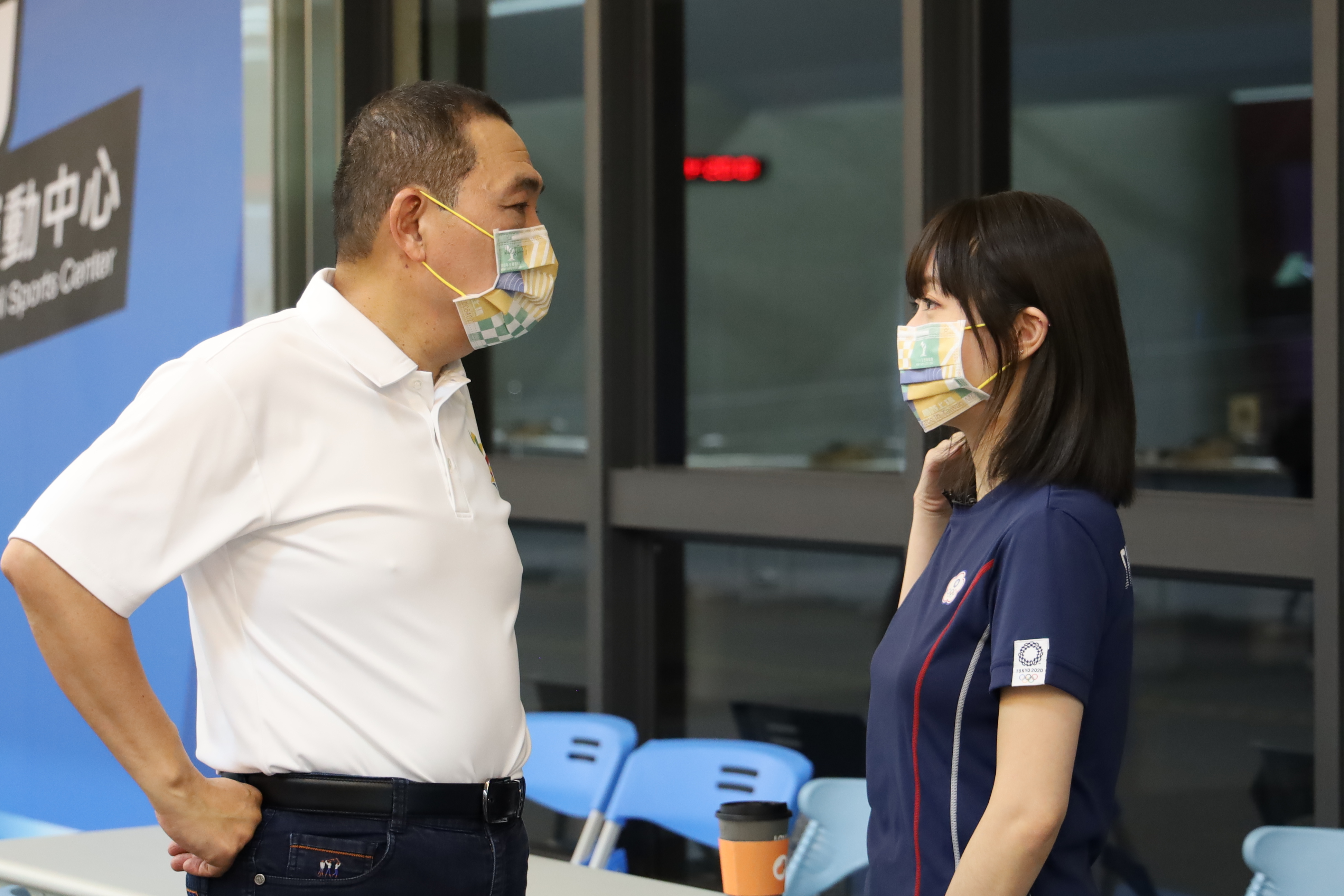 奧運射擊國手吳佳穎來到林口運跟侯友宜分享奧運經驗