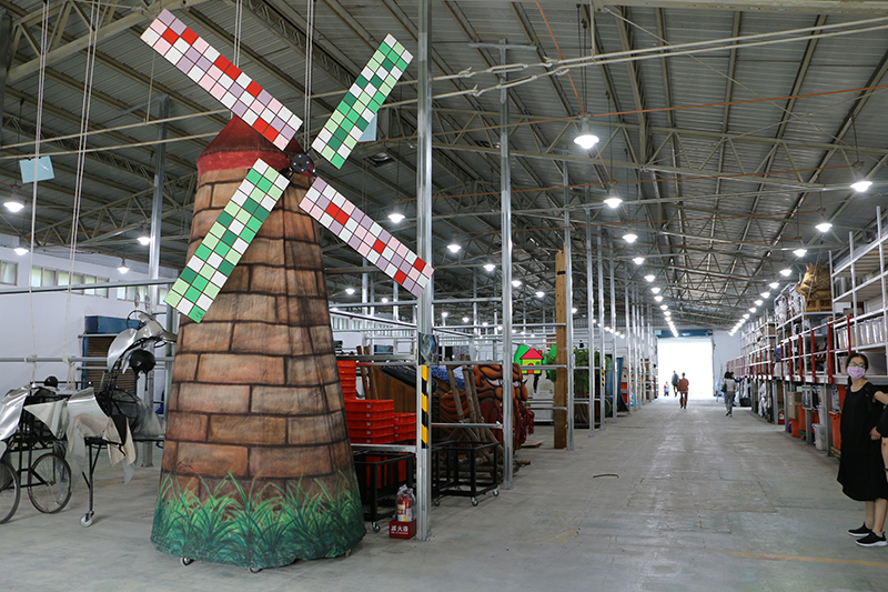 紙風車租用國防部軍備局「陸軍南港營區第三庫房」做為倉儲使用