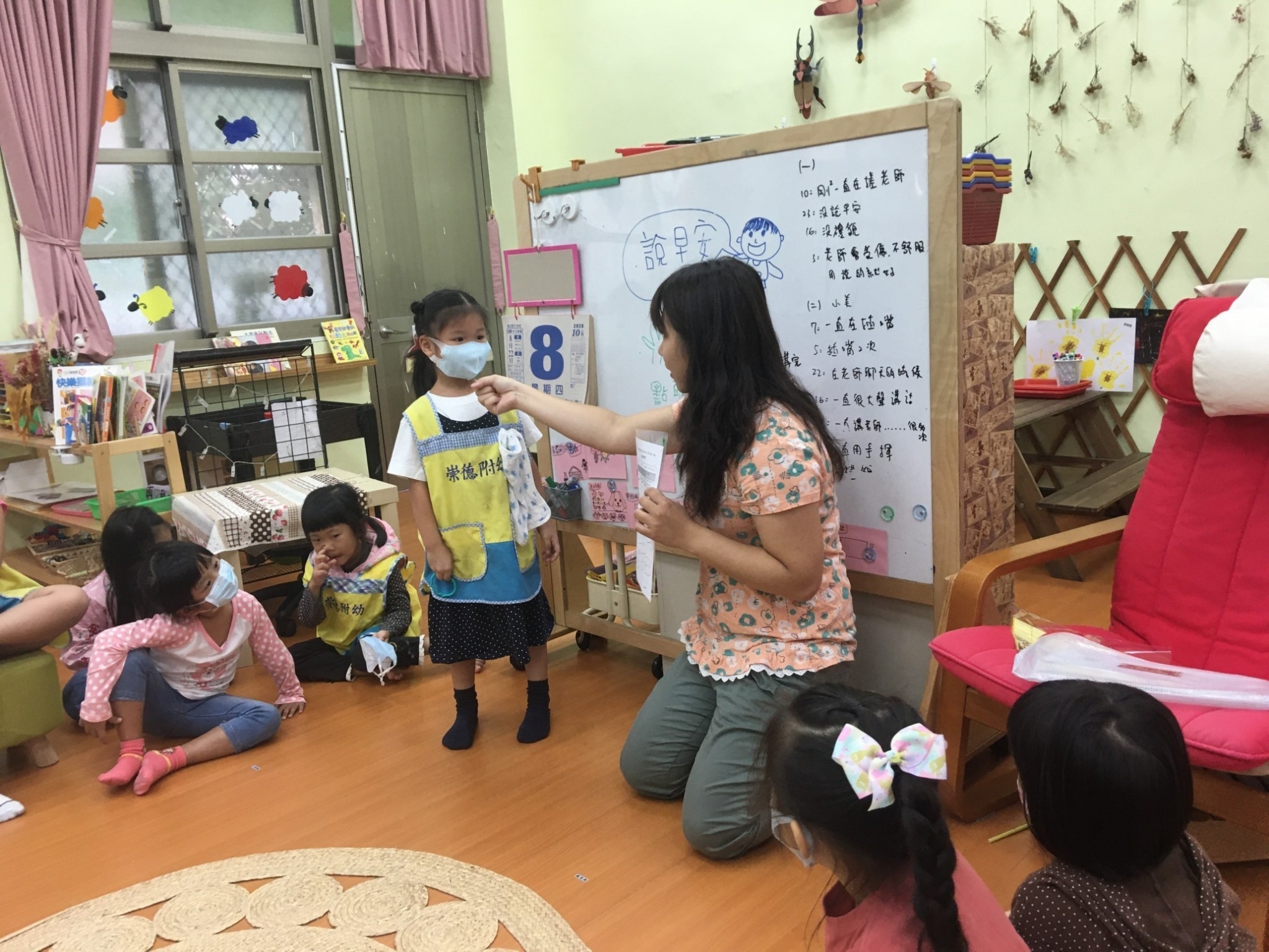 透過遊戲、說故事等方式，融入本土語言和在地文化，讓例行性活動能有更多的變化