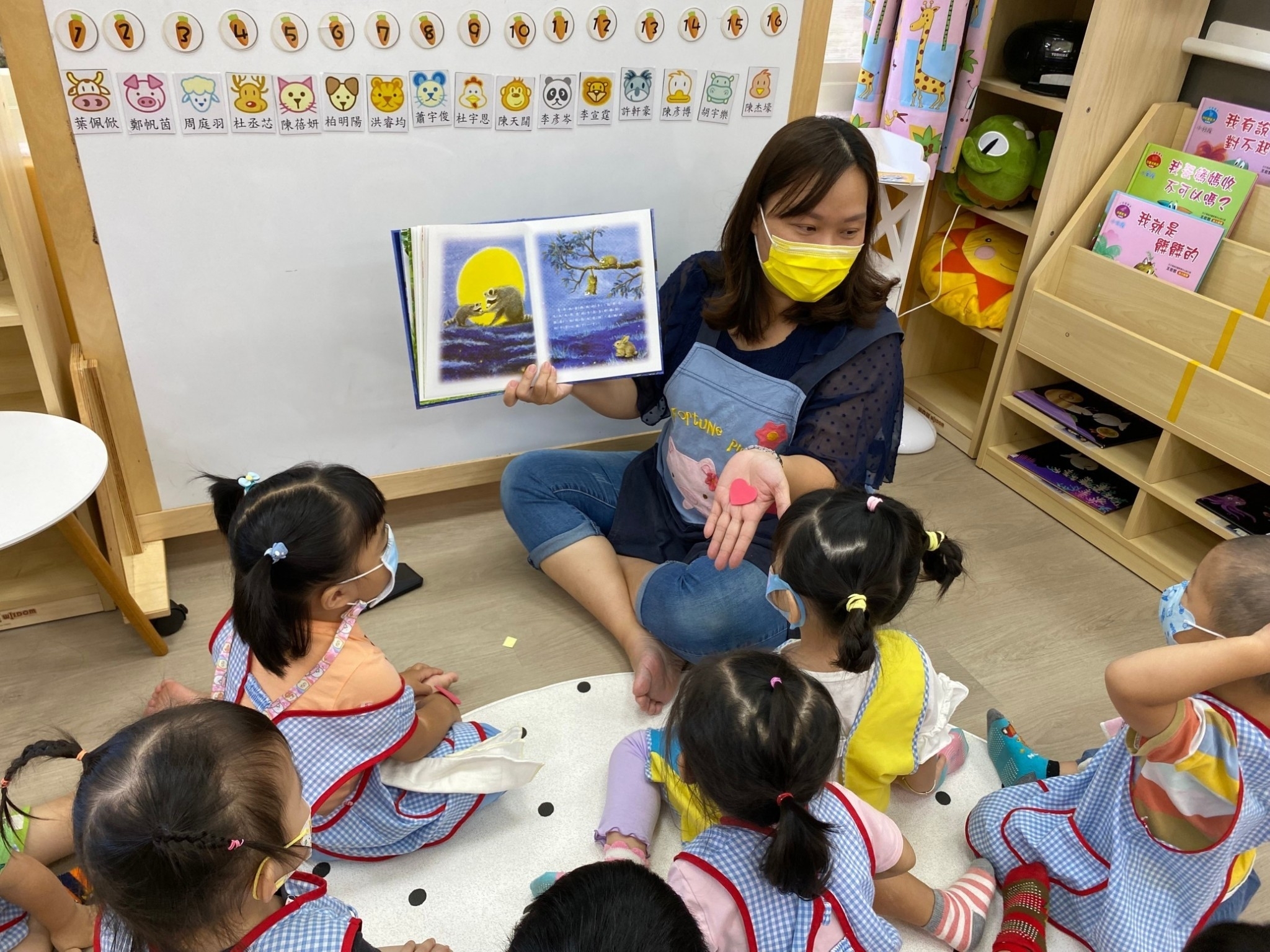 透過幼兒的生活經驗豐富多元學習，發展出在地化的課程，讓小朋友實際在生活中體驗學習，培養生活素養快樂成長