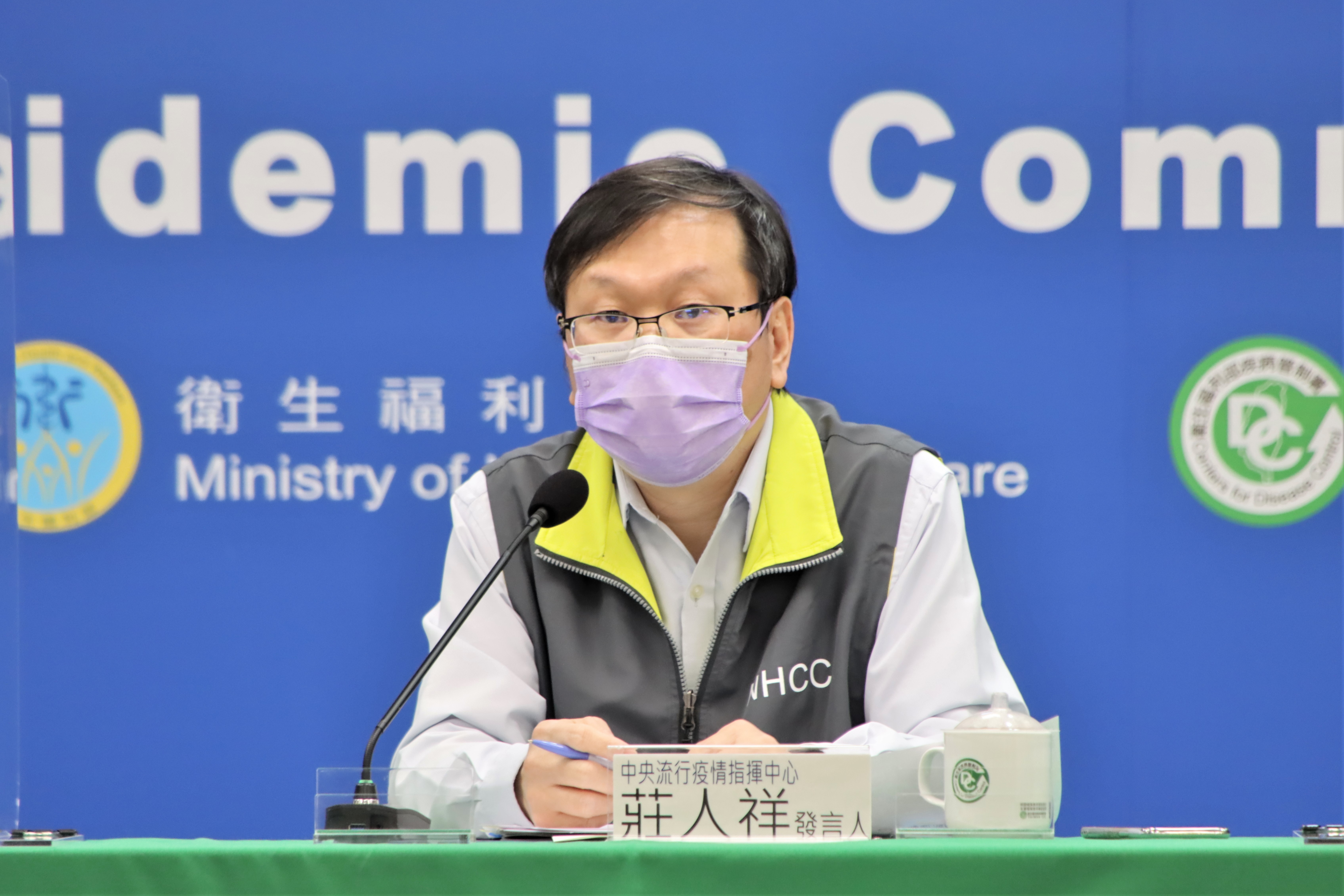 中央流行疫情指揮中心發言人莊人祥說明第18輪疫苗明起預約規定(指揮中心提供)
