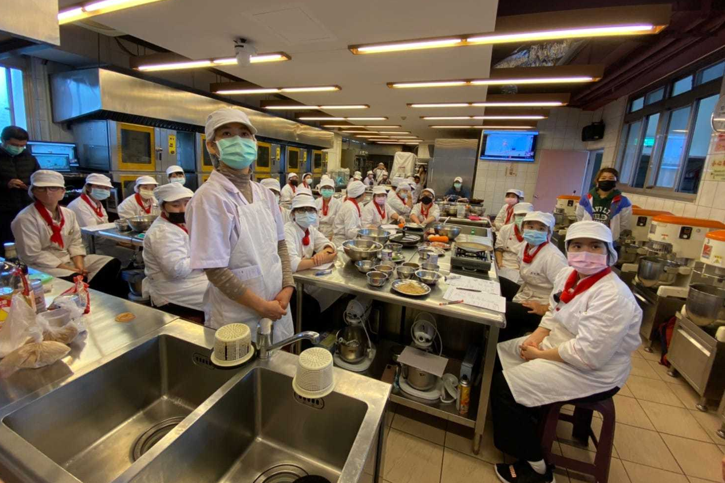 稻江護家餐飲管理科透過線上實作交流活動學習外國教師的料理技術