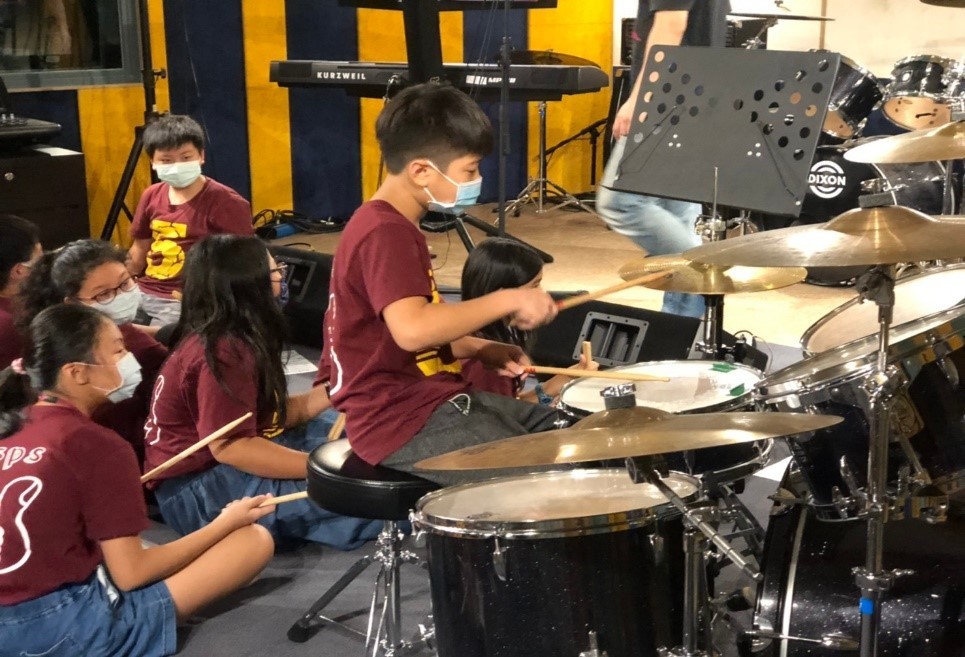 臺北市青發處規劃校外教學爵士鼓體驗課程