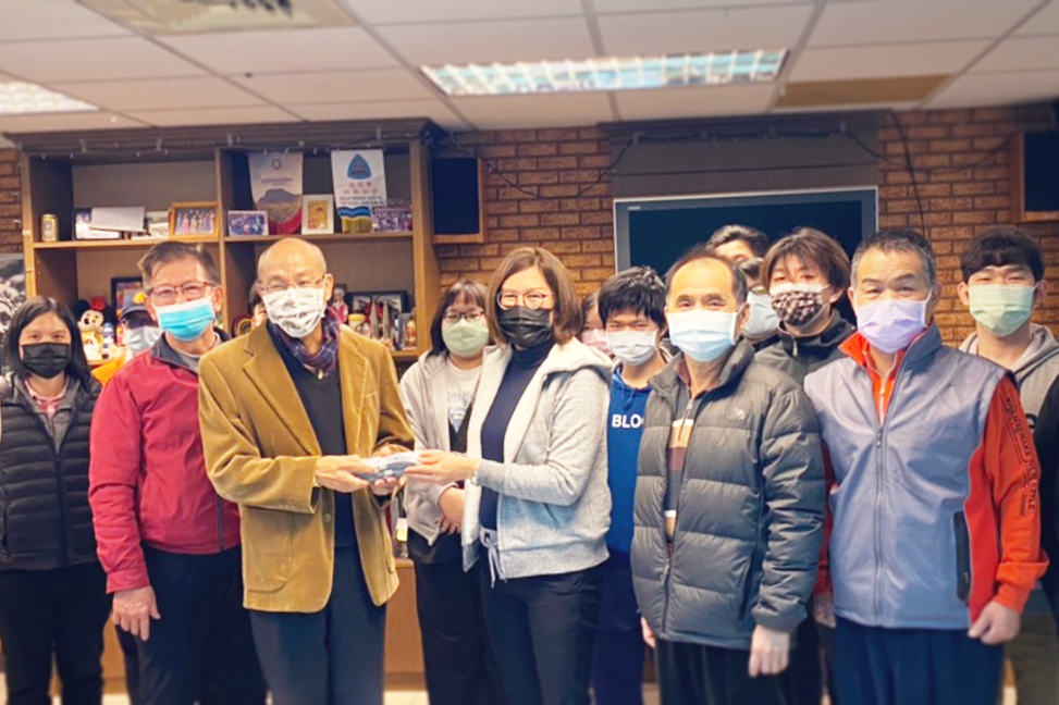 環球科大境外學生翁永漢家人 捐款30萬元，成立僑生急難救助基金