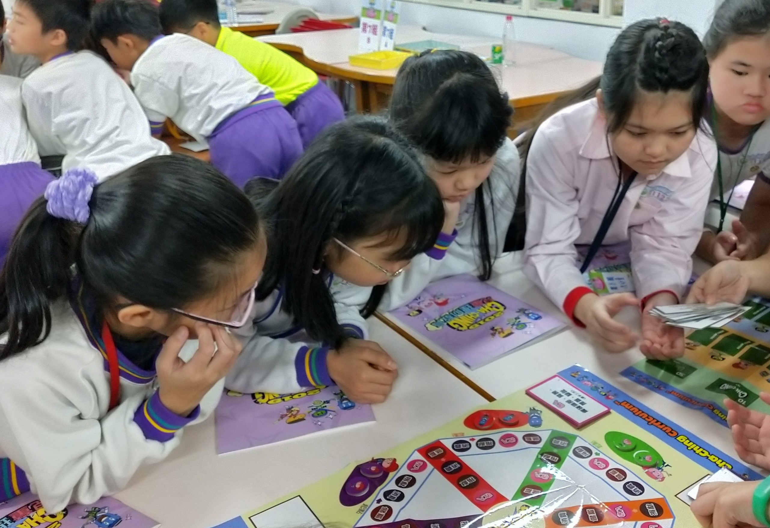 安和國小學生進行理財桌遊活動