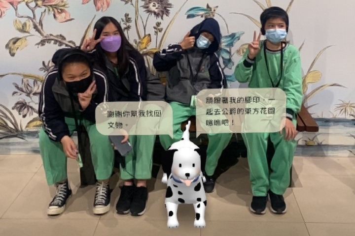 北投國中學生對「華麗的魔法屋」展中的洛可可AR互動感到相當驚奇有趣