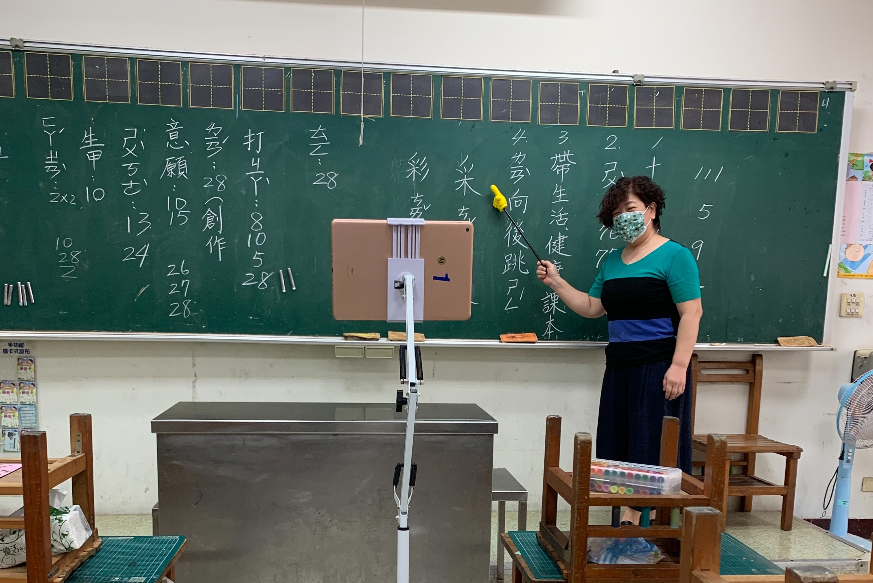 教師在校進行遠距教學（圖源：臺中市教育局）