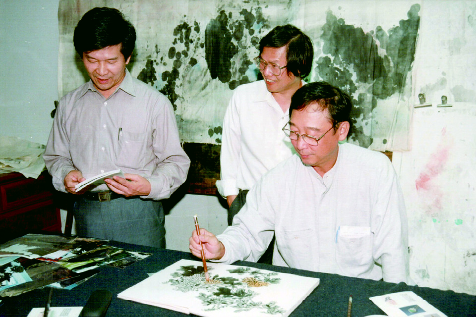 周澄（執筆者）與畫友攝於長河雅集筆會（國美館提供）