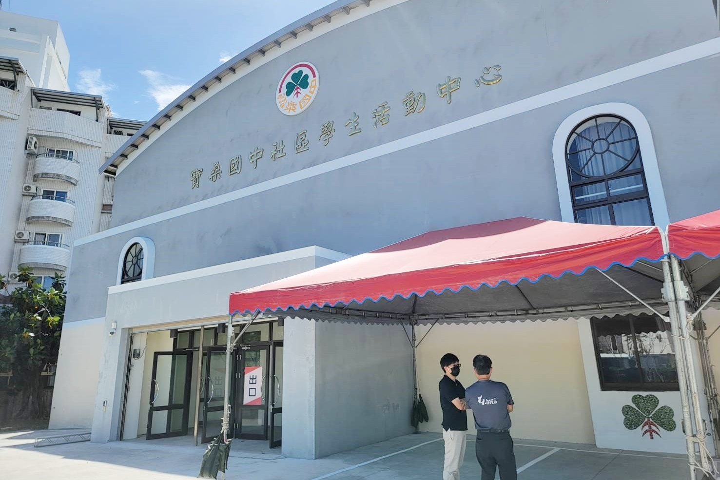 臺東縣府針對幼兒園所學童開設幼兒BNT疫苗快打站，提供800劑疫苗，明(6/1)起一連2天晚間於寶桑國中活動中心開打。