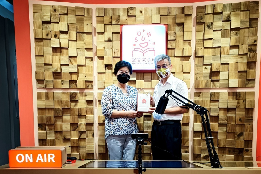 參訪教育電台聲音故事館
吳正己校長(右)
黃月麗臺長(左)