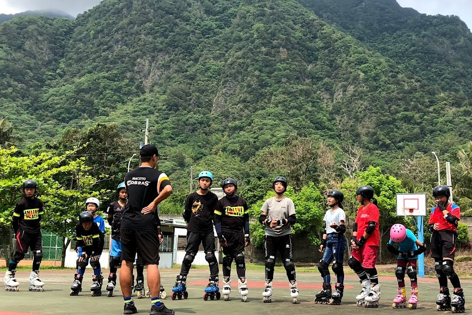 信義國小直排輪隊路溜前準備