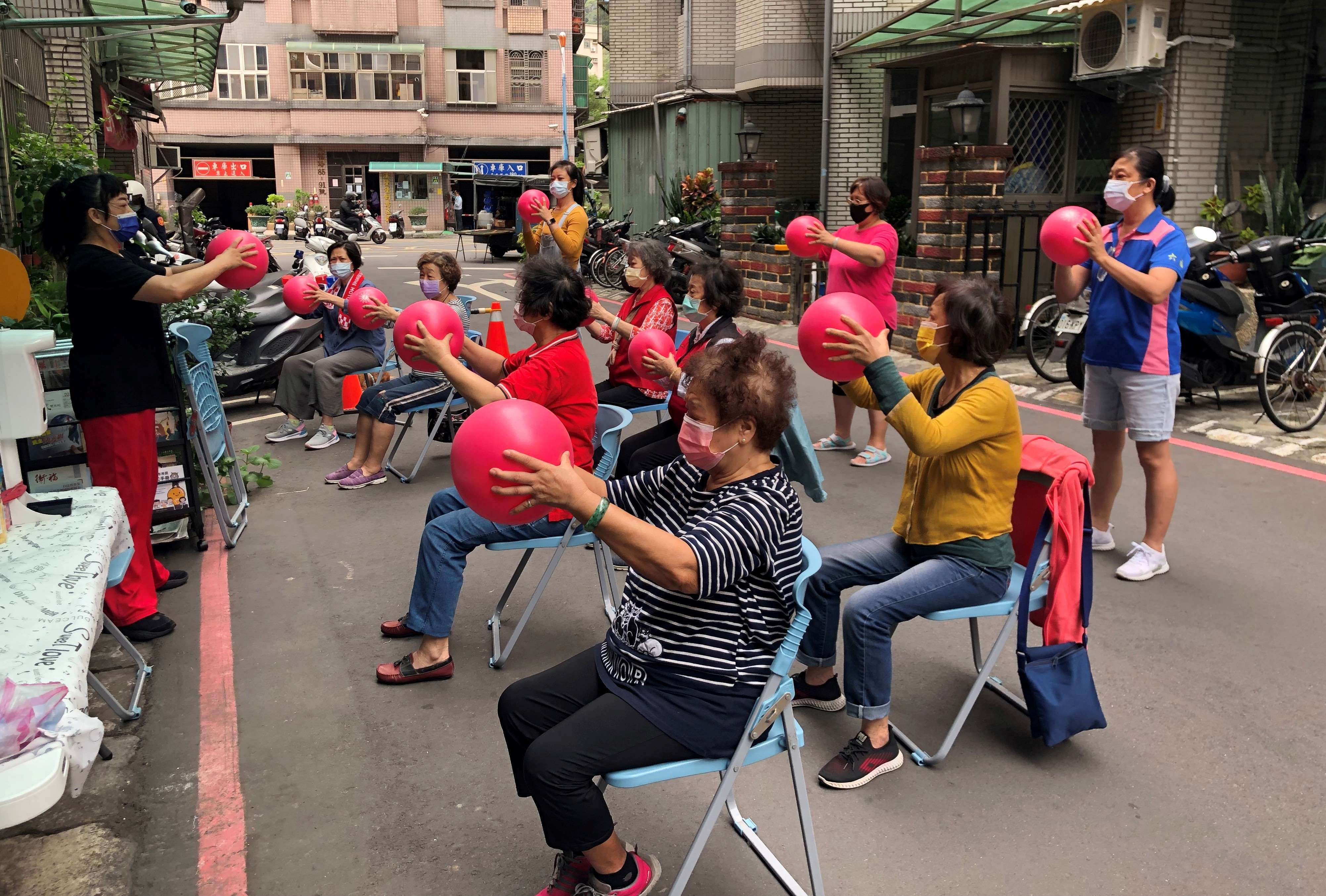 五股樂齡學習中心-新北動健康樂活律動舞蹈班