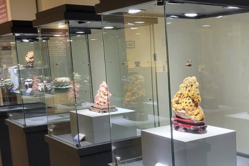 臺東生活美學館推出「石在精采－花蓮美石聯展」。