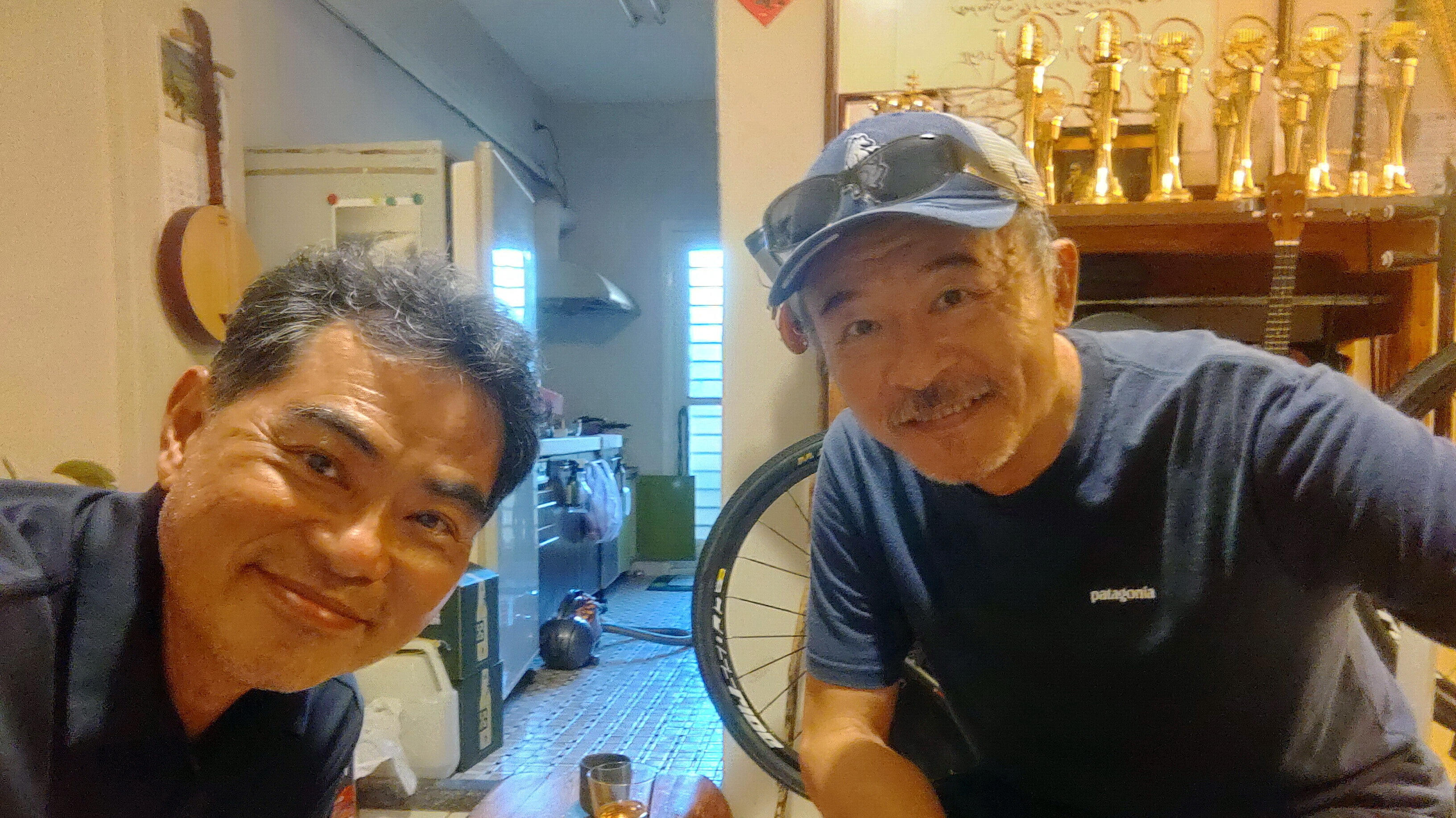 （左起）主持人劉智濬、唱作人黃連煜