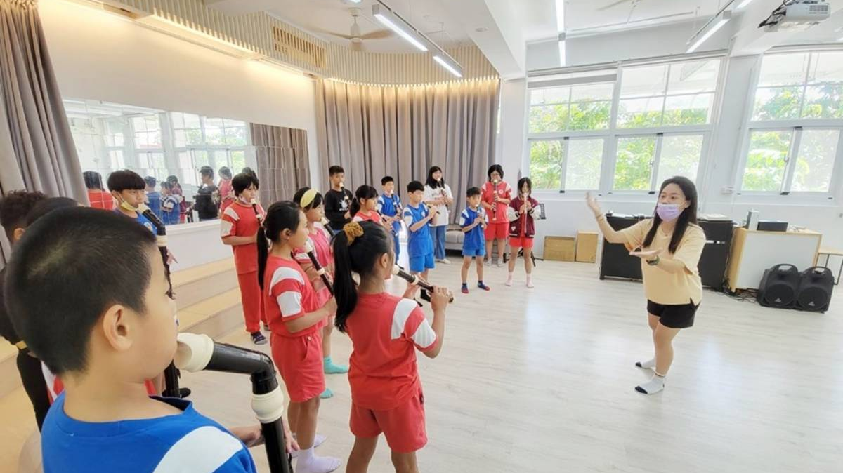 直笛團同學們利用下課時間練習