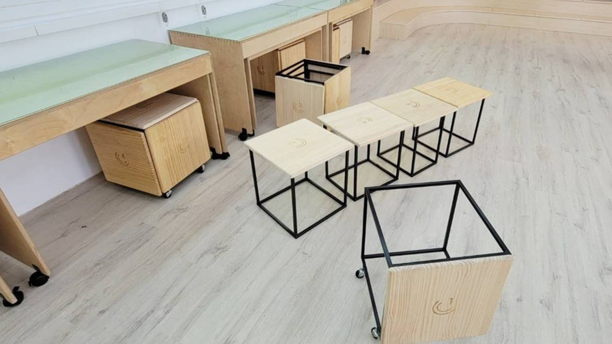 音樂教室以組合桌椅加強收納機能