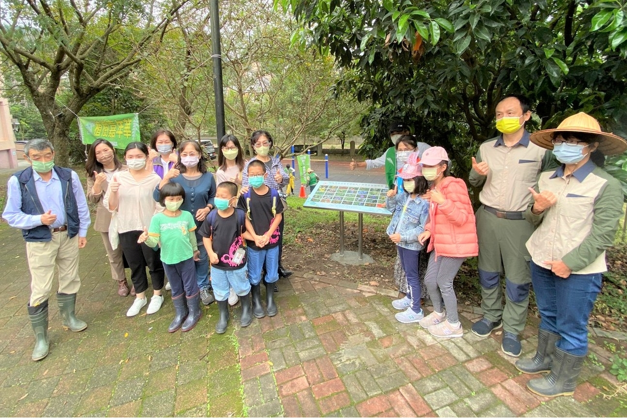 青潭種植千棵原生植物 親師生攜手齊心護家園