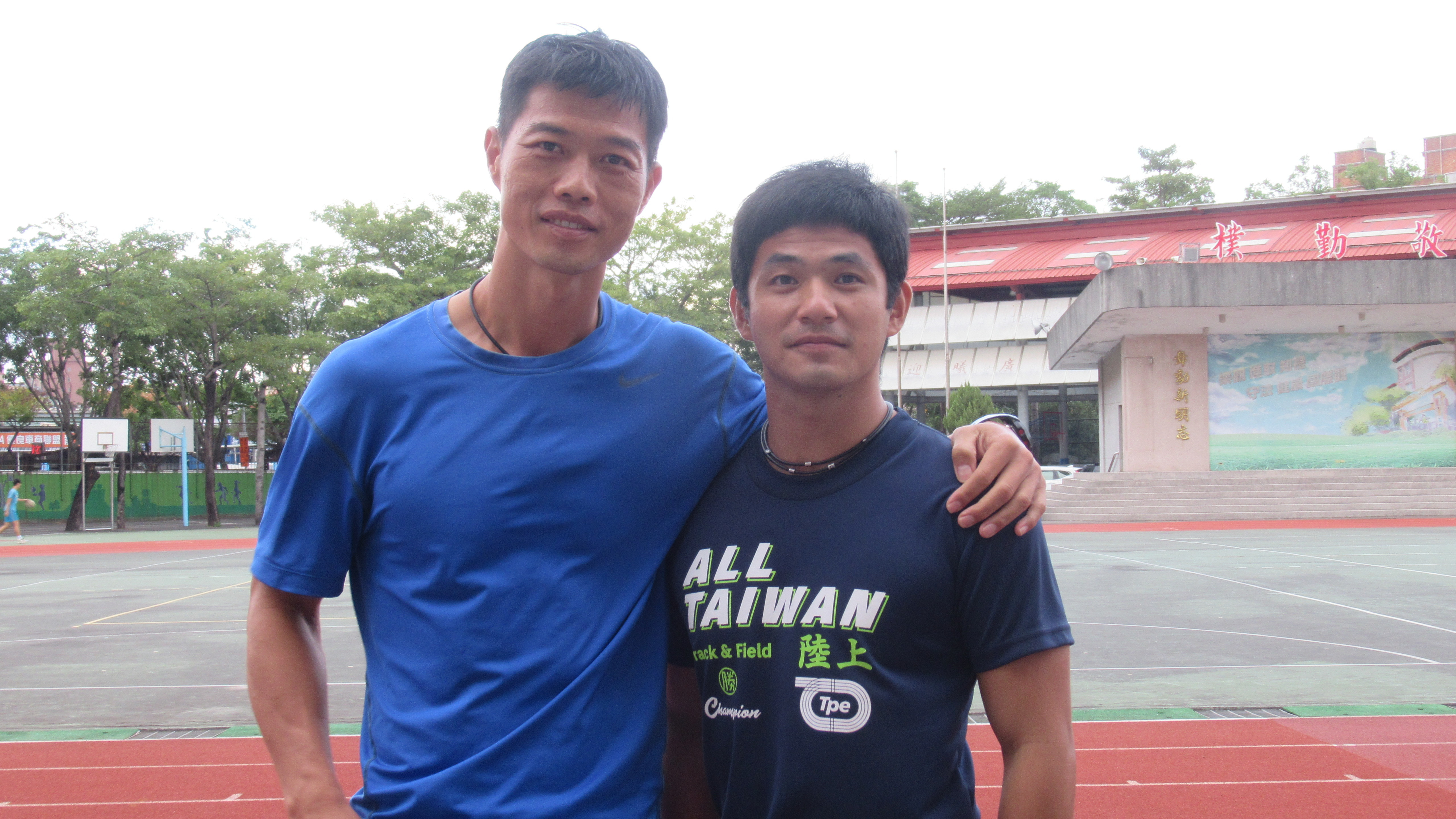 陳重宇(右)和教練楊木輝。