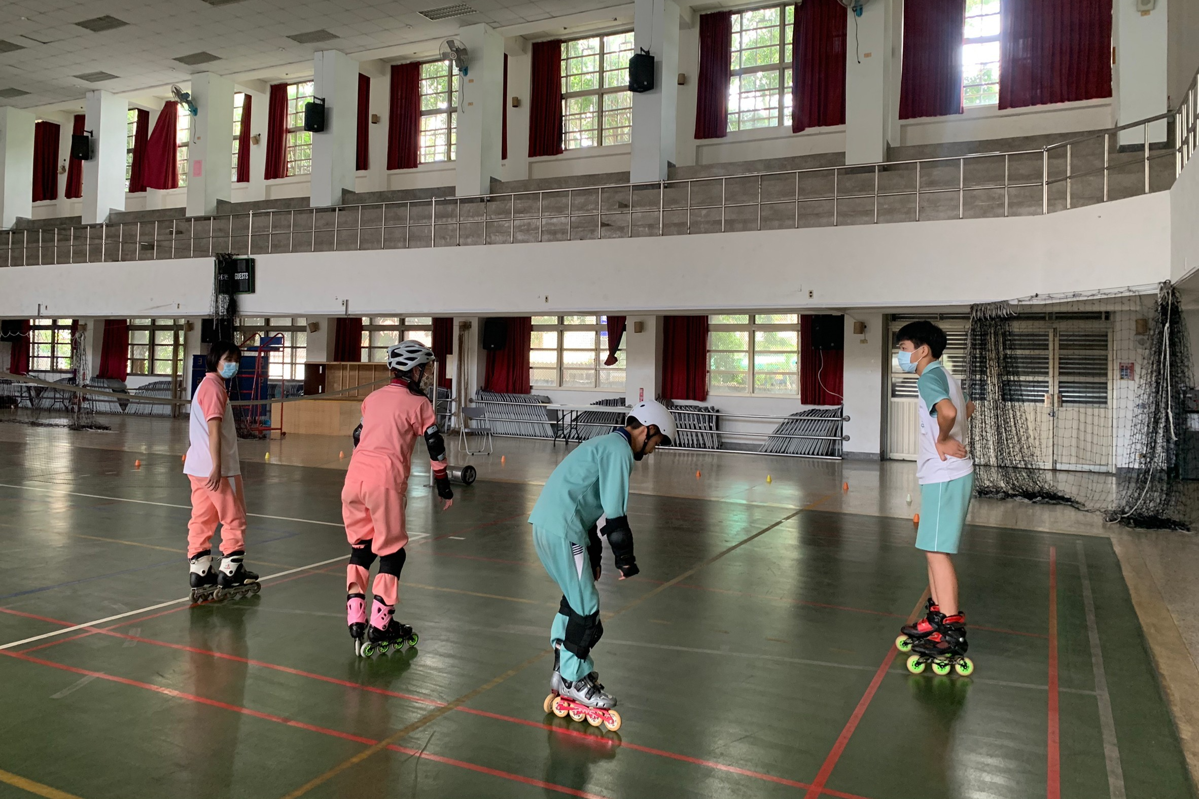 特教生與一般生利用午休時間練習直排輪（圖源：大雅國中）