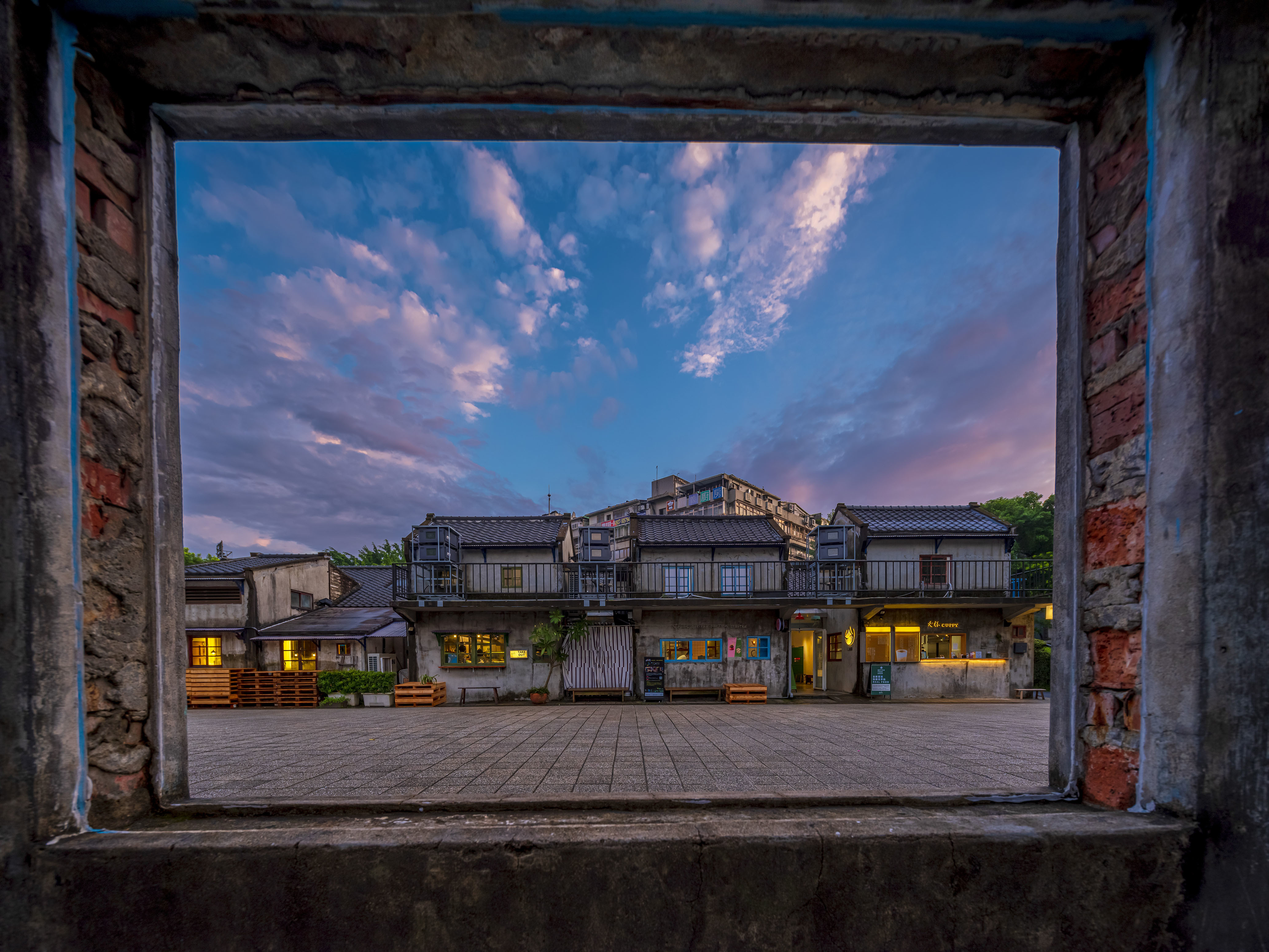 參獎作品為蔡文君透過鏡頭打造磅礡、震撼、不失歷史細節的四四南村