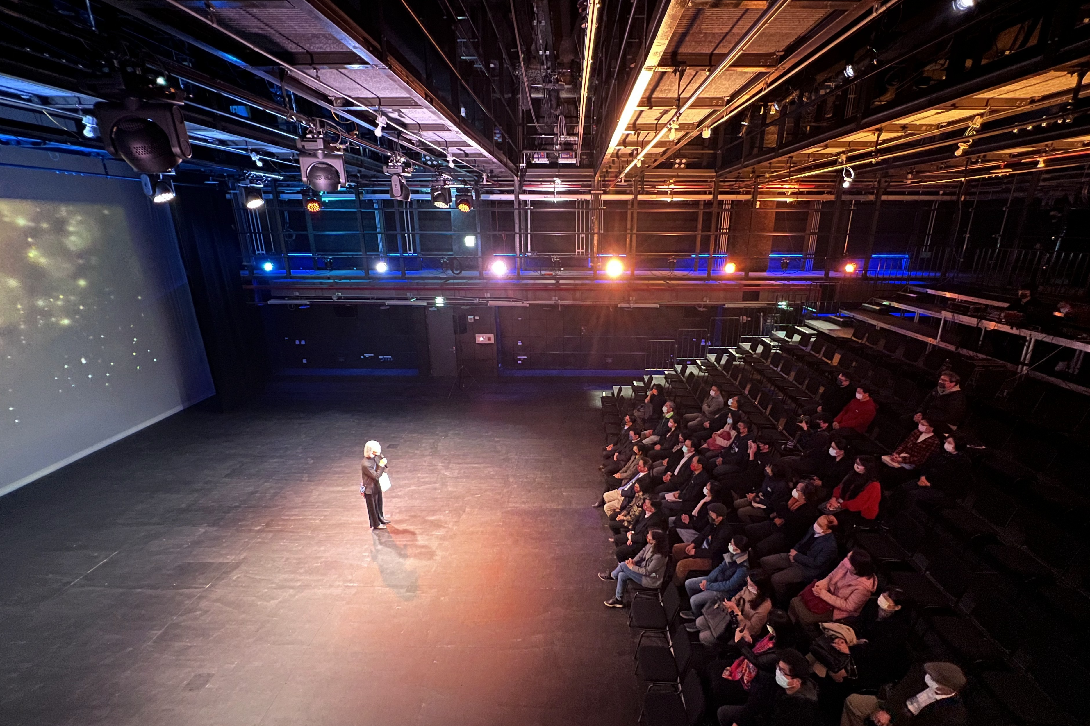 臺灣大學新建的「遊心劇場」，嶄新的設計與完整的設備將為校園注入嶄新活力，可望豐富臺大人的校園生活，成為校園的藝文新天地 (臺大提供)