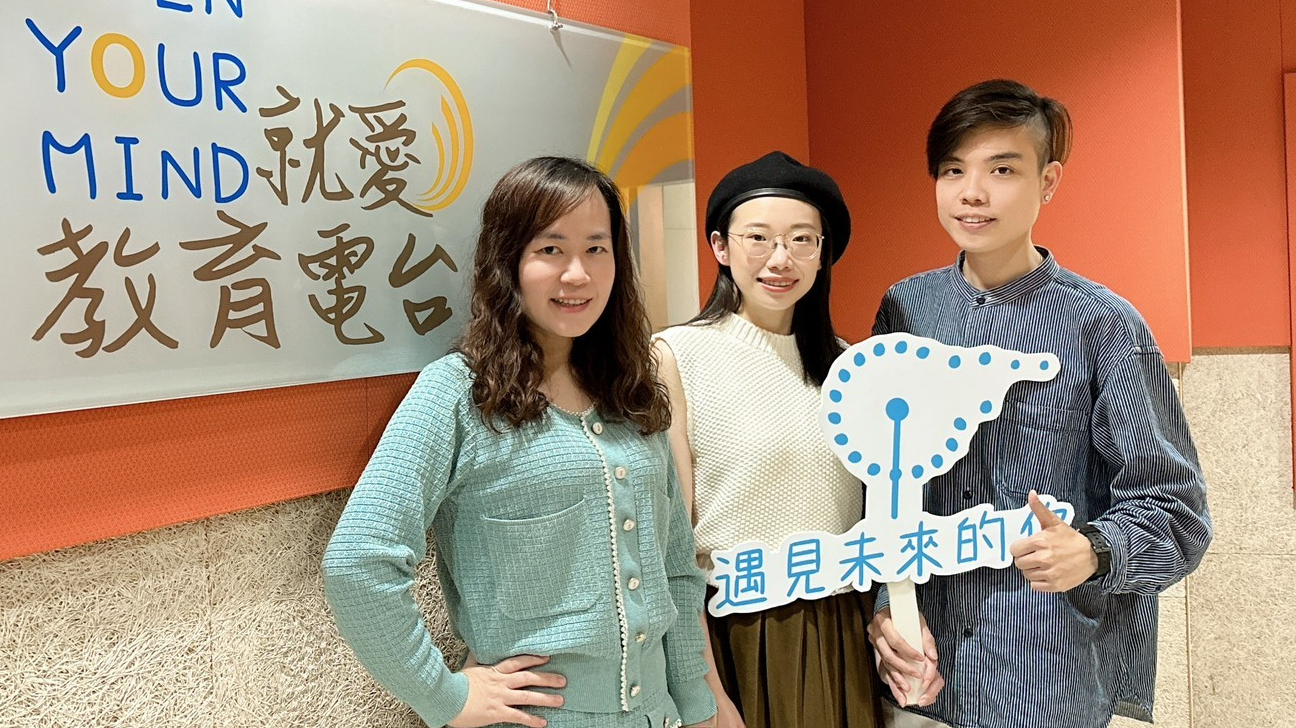 UMA(中)和來自新加坡的合夥人勇傑(右)分享創業故事。