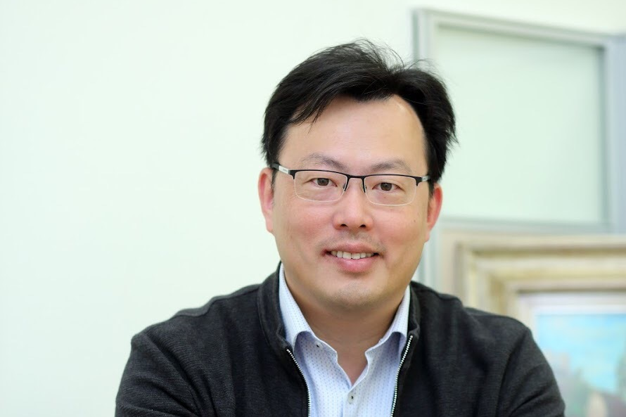 教育部體育署署長  由國立體育大學教授鄭世忠接任