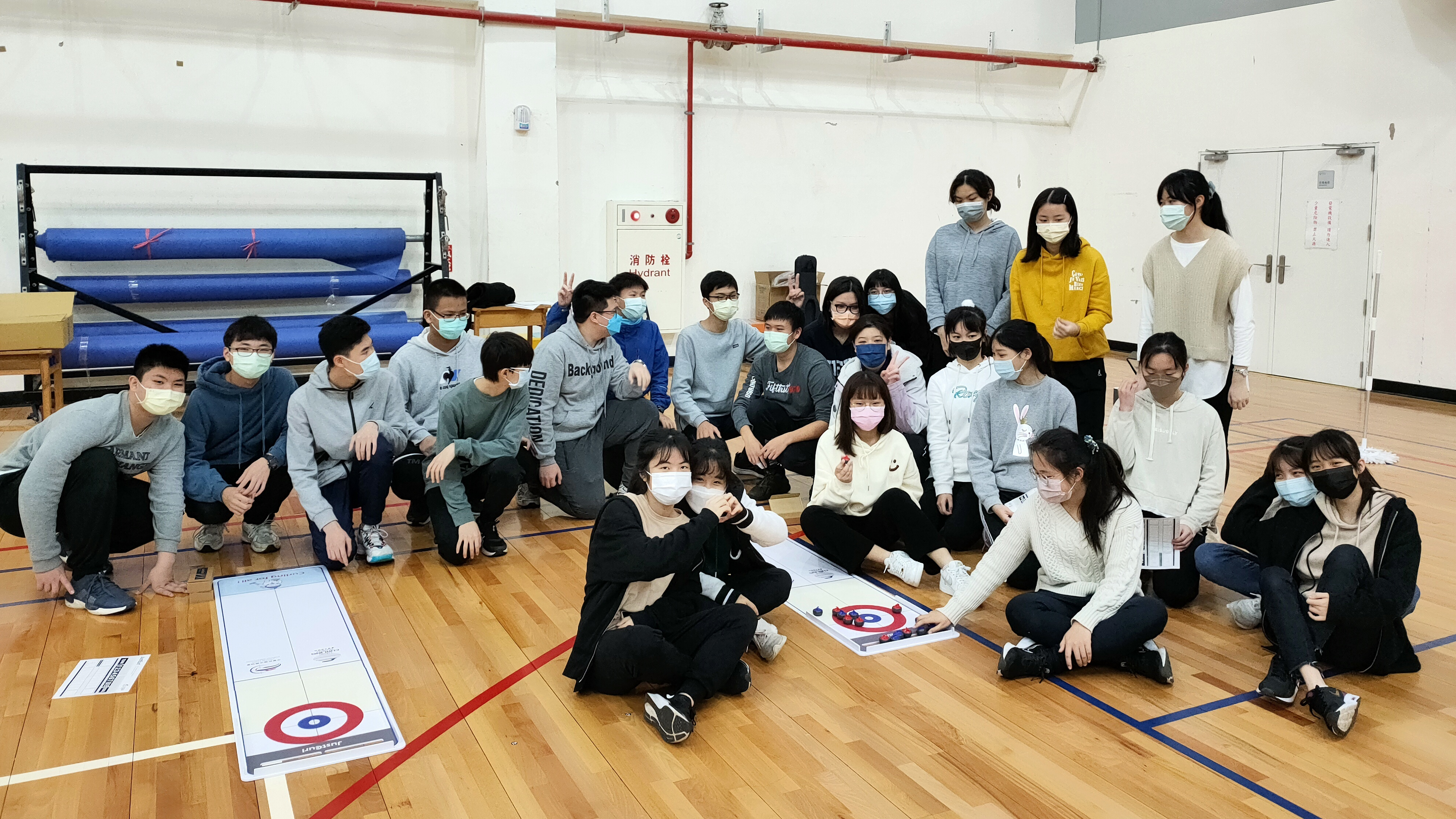 學生體驗冰壺運動