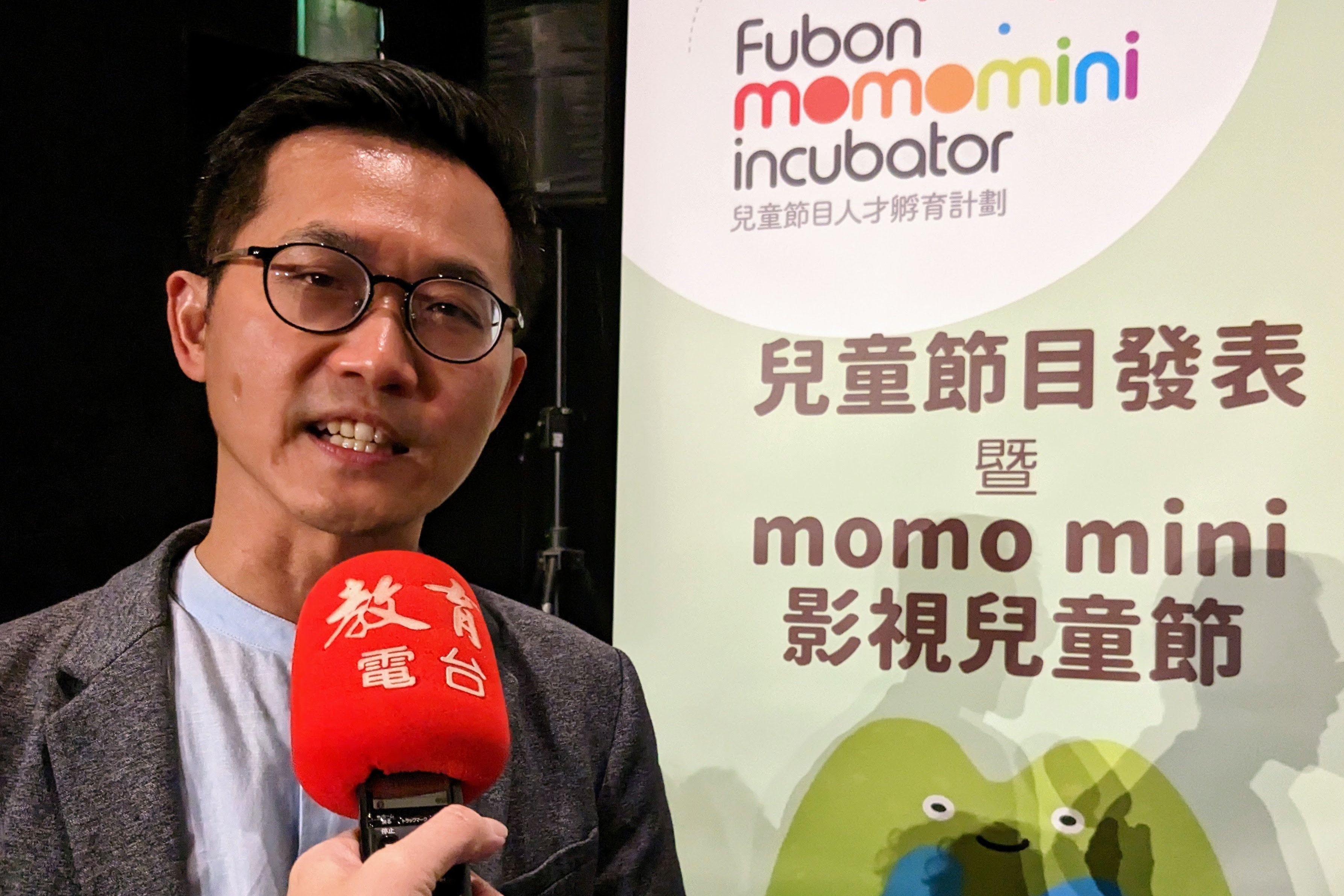 北市忠孝國小陳建榮老師建議老師和家長陪孩子一起欣賞影片