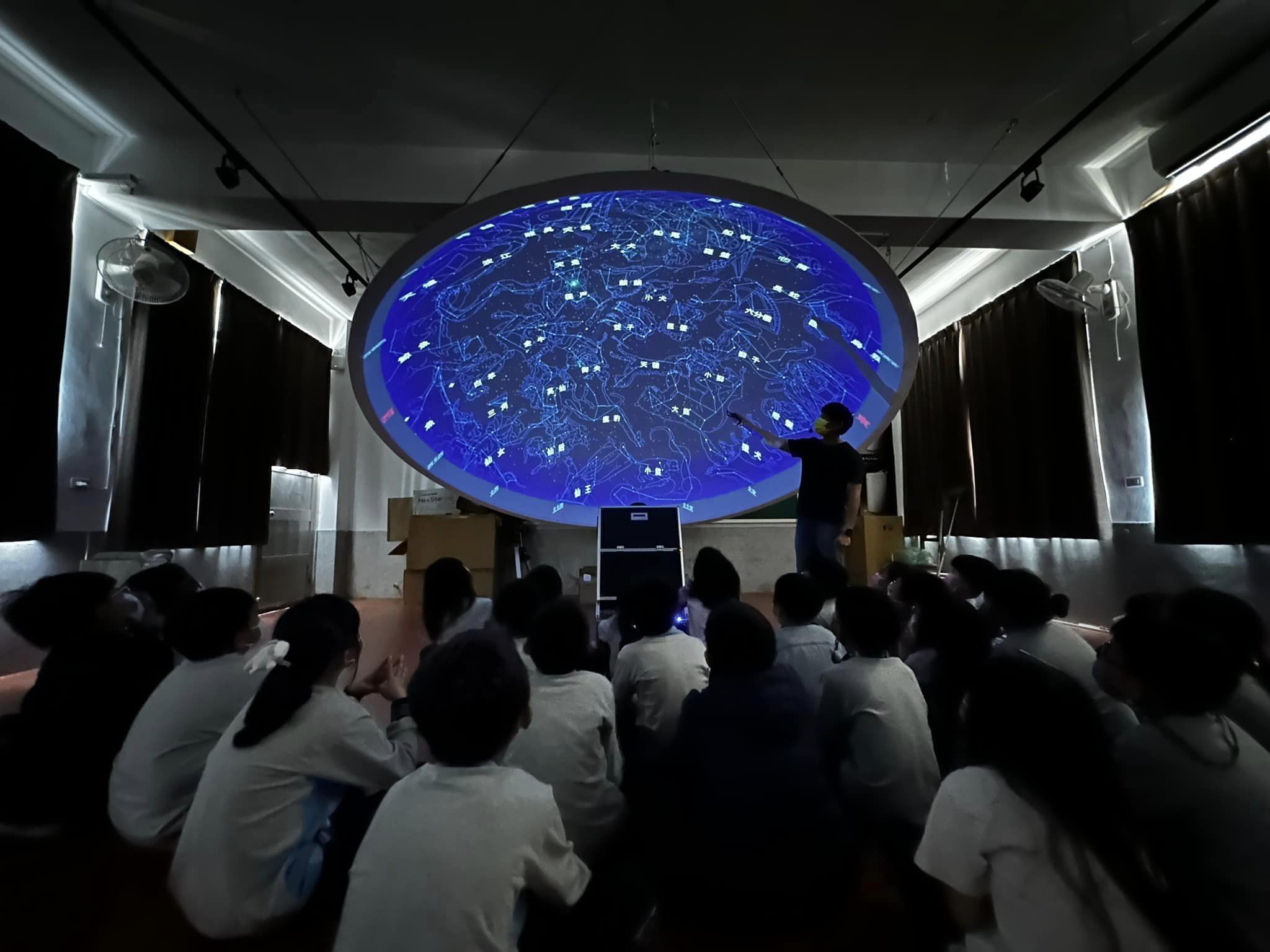 彰化縣政府本周五在縣內三個學校舉辦天文觀測活動(圖片來源：彰化縣政府)