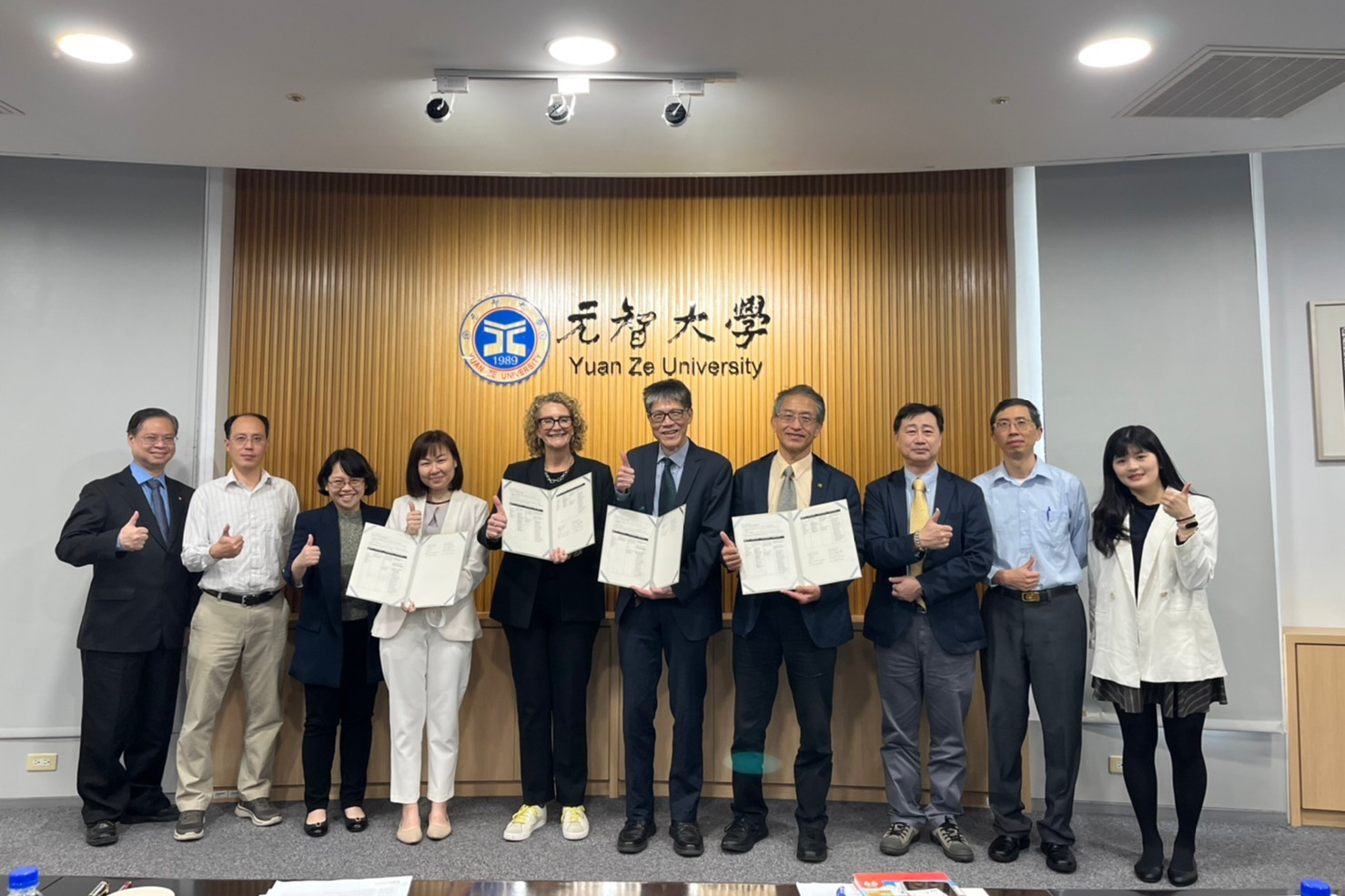 元智大學與英國艾賽克斯大學(University of Essex)簽署雙聯合作協議大合影 (元智提供)