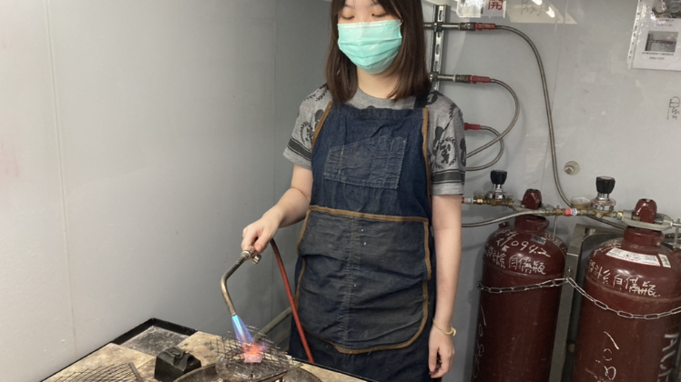 珠寶金銀細工金牌李欣妤工作照。