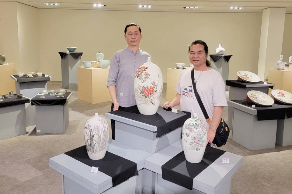 國立臺東生活美學館「五田窯－當代陶瓷展」，由父子檔羅平景、羅文祺共同展出作品。