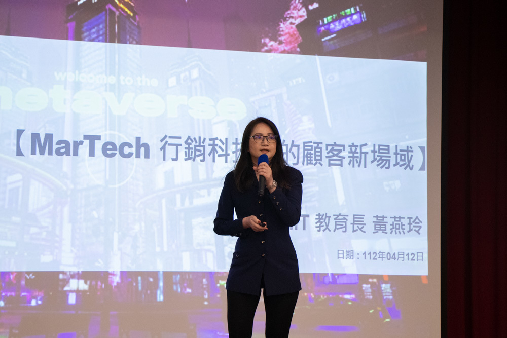 亞太行銷數位轉型聯盟共同創辦人黃燕玲介紹行銷科技所帶來之影響力 (世新提供)
