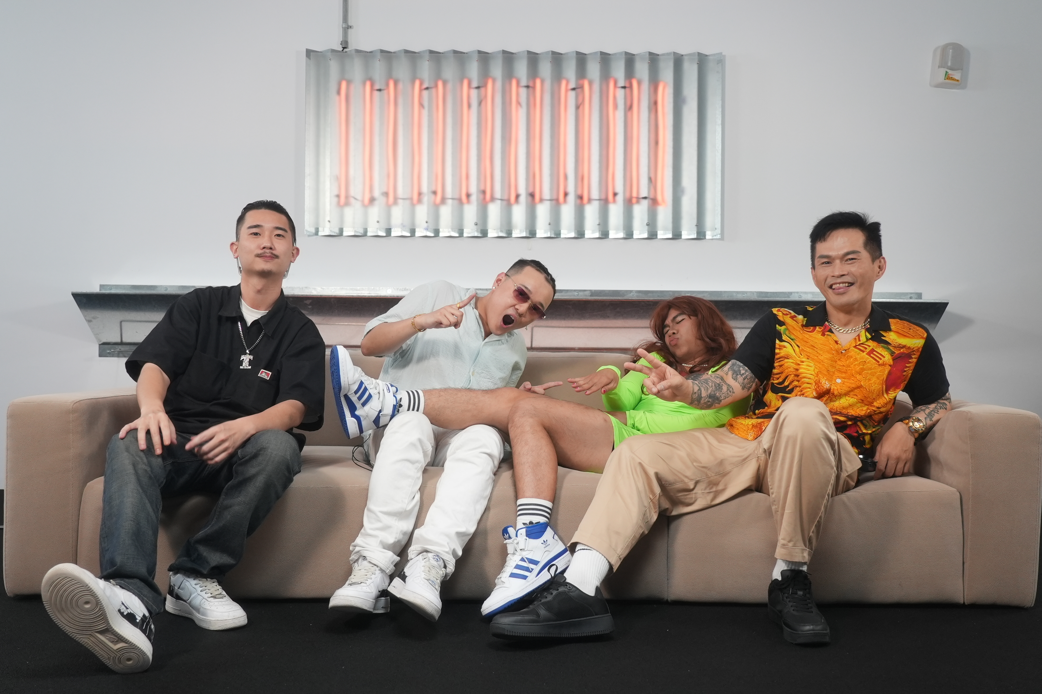 最新一集《校長兼撞鐘》呼籲人人反詐騙！左起為西屯純愛組High Loc、Henry、GREEN FATHER比杰、大支 (文總提供)