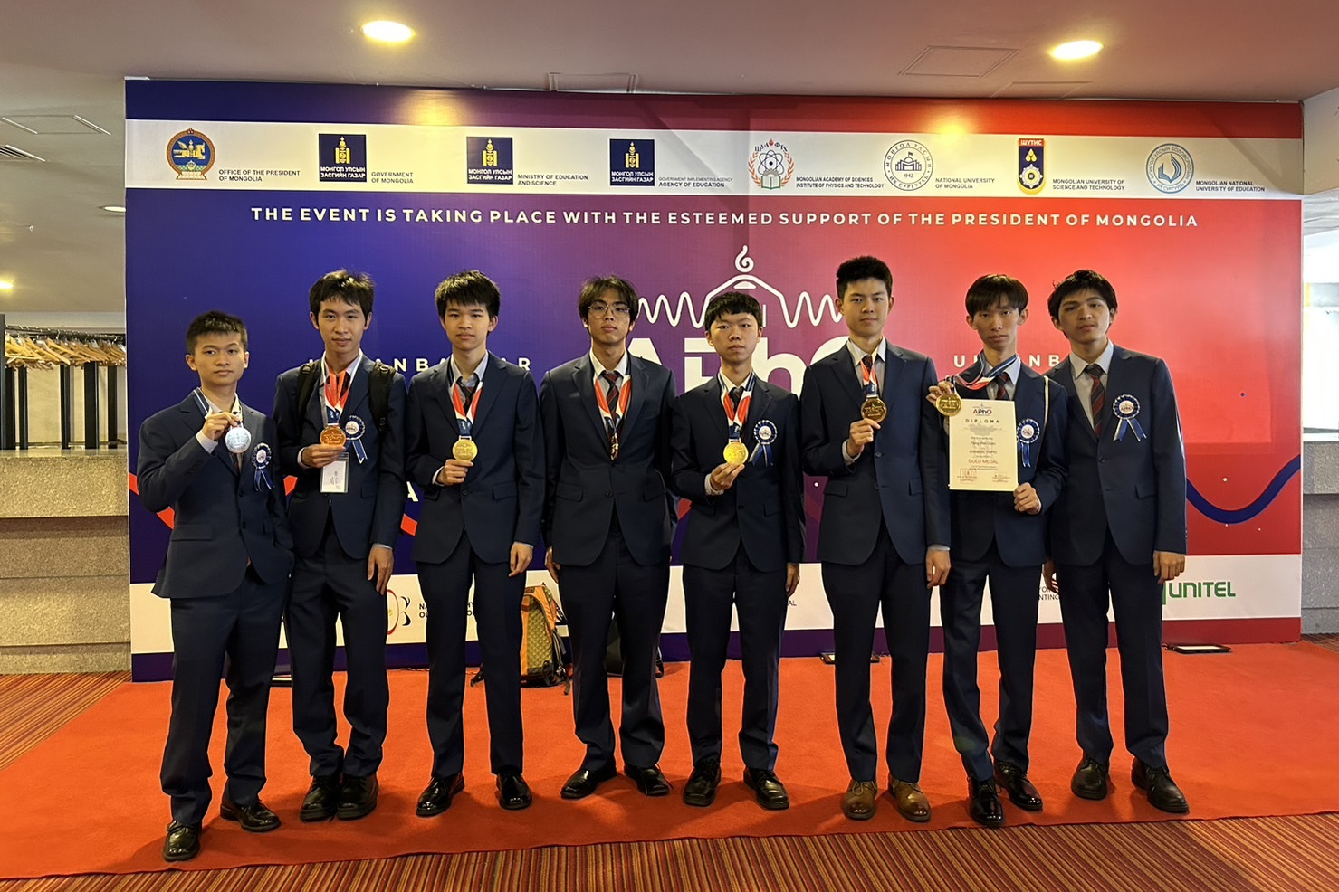 左起潘柏熏、張誠光、鍾佳聿、徐子翔、王兆國、張亞誠、陳朋葳、彭明