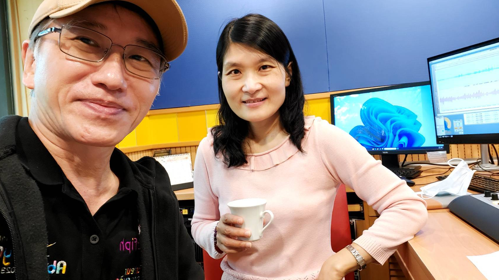 德芳與張宏聲老師錄音合影