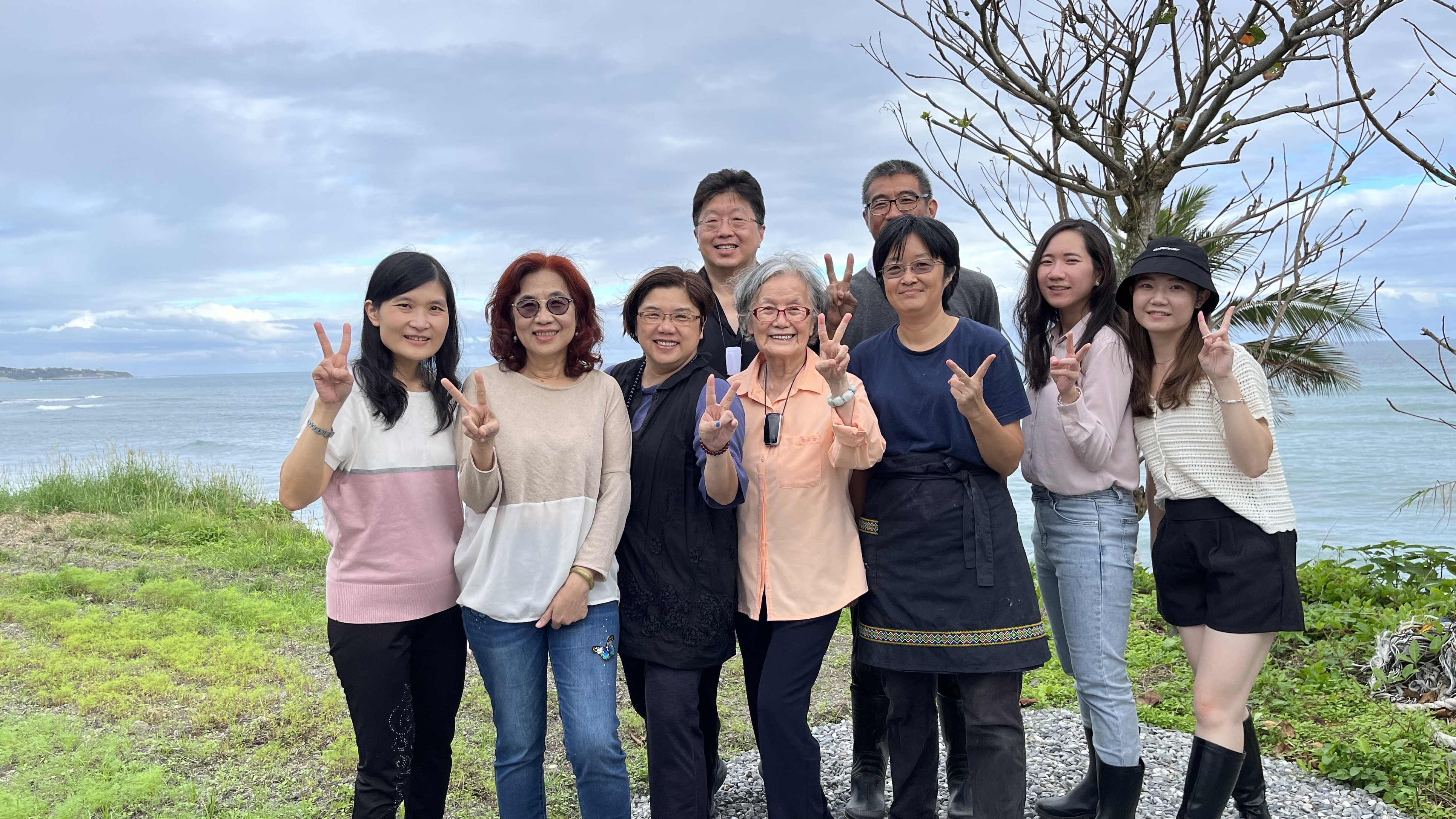 與芙彤園創辦人詹茹惠、媒體與科技菁英等合影